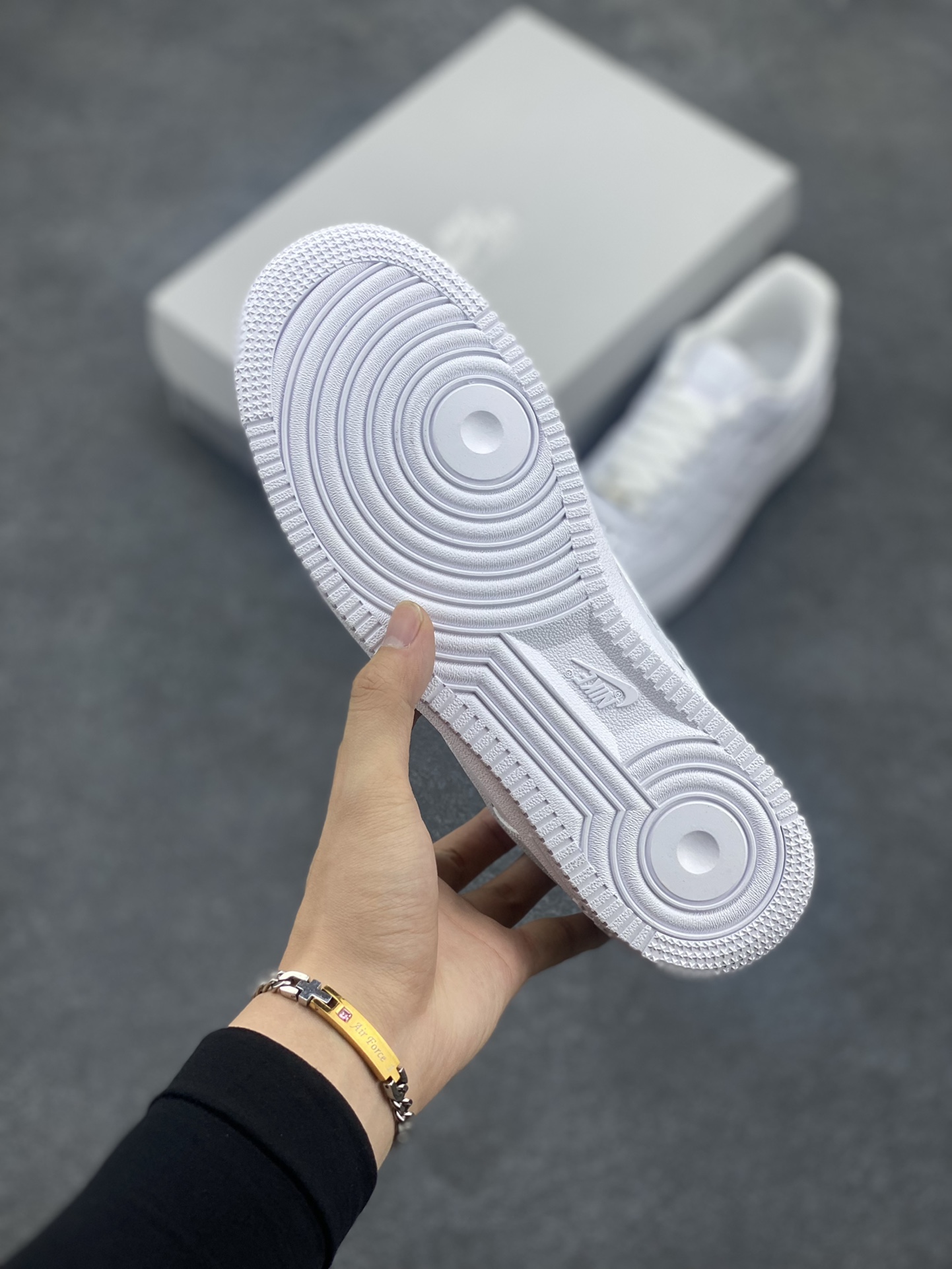 图片[5]-Nike Air Force 1 Low “全白” 原楦原纸板 打造纯正空军 专注外贸渠道 全掌内置蜂窝气垫 原盒配件 原厂中底钢印、拉帮完美！ 货号：女码DD8959-100 男码CW2288-111 尺码：35.5 36 36.5 37.5 38 38.5 39 40 40.5 41 42 42.5 43 44 44.5 45-选品中心