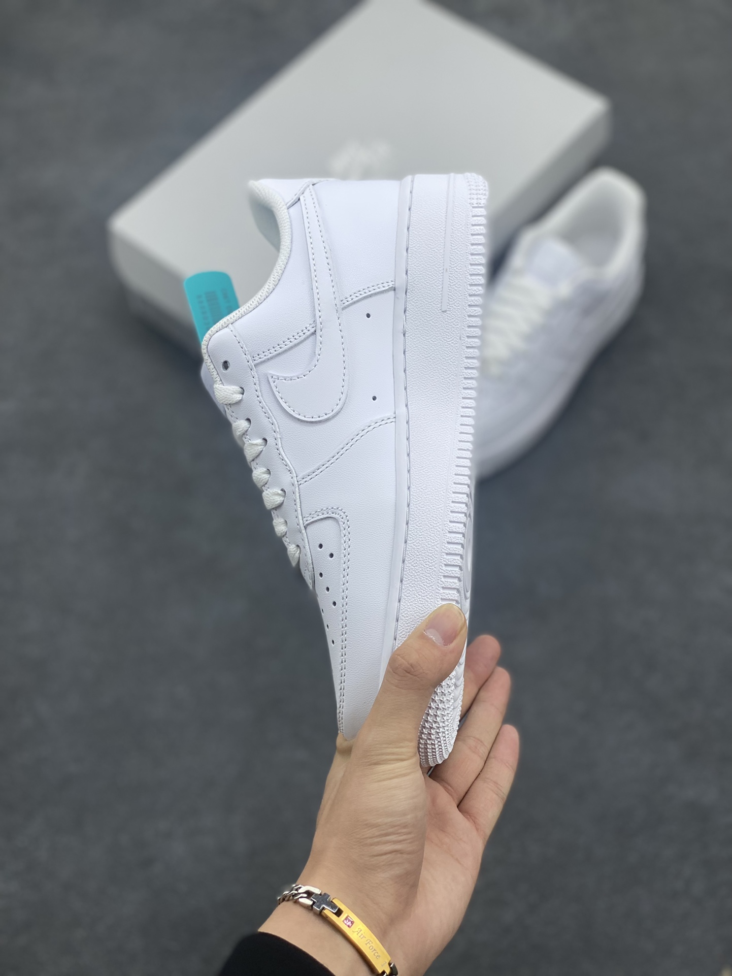 图片[3]-Nike Air Force 1 Low “全白” 原楦原纸板 打造纯正空军 专注外贸渠道 全掌内置蜂窝气垫 原盒配件 原厂中底钢印、拉帮完美！ 货号：女码DD8959-100 男码CW2288-111 尺码：35.5 36 36.5 37.5 38 38.5 39 40 40.5 41 42 42.5 43 44 44.5 45-选品中心