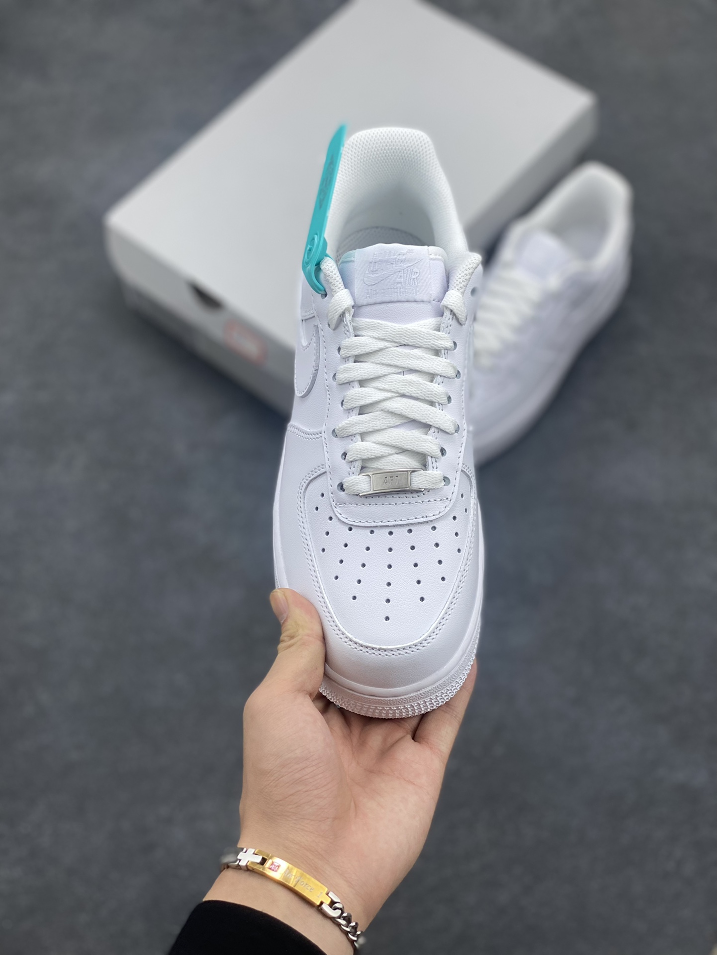 图片[2]-Nike Air Force 1 Low “全白” 原楦原纸板 打造纯正空军 专注外贸渠道 全掌内置蜂窝气垫 原盒配件 原厂中底钢印、拉帮完美！ 货号：女码DD8959-100 男码CW2288-111 尺码：35.5 36 36.5 37.5 38 38.5 39 40 40.5 41 42 42.5 43 44 44.5 45-选品中心