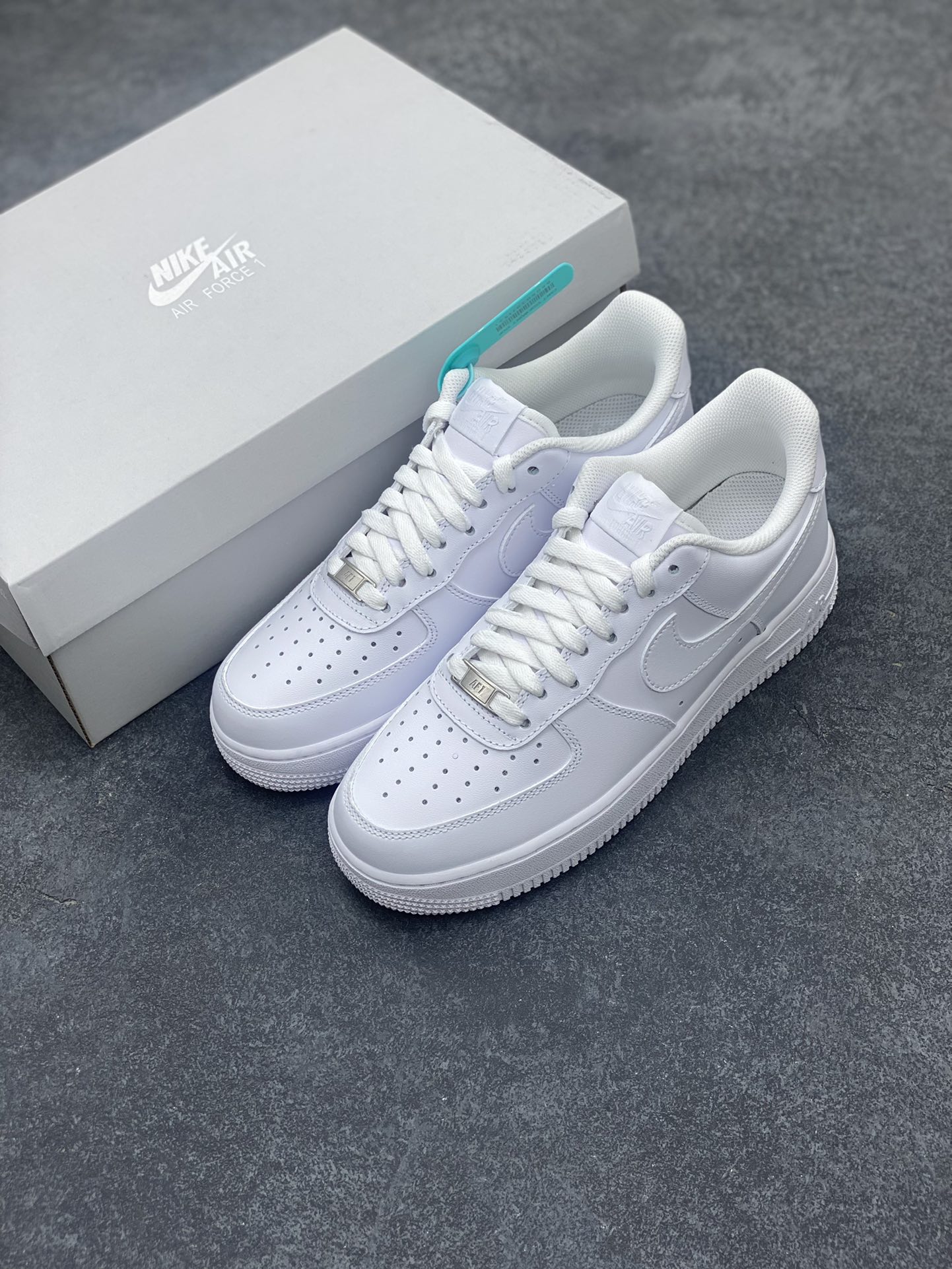 图片[8]-Nike Air Force 1 Low “全白” 原楦原纸板 打造纯正空军 专注外贸渠道 全掌内置蜂窝气垫 原盒配件 原厂中底钢印、拉帮完美！ 货号：女码DD8959-100 男码CW2288-111 尺码：35.5 36 36.5 37.5 38 38.5 39 40 40.5 41 42 42.5 43 44 44.5 45-选品中心