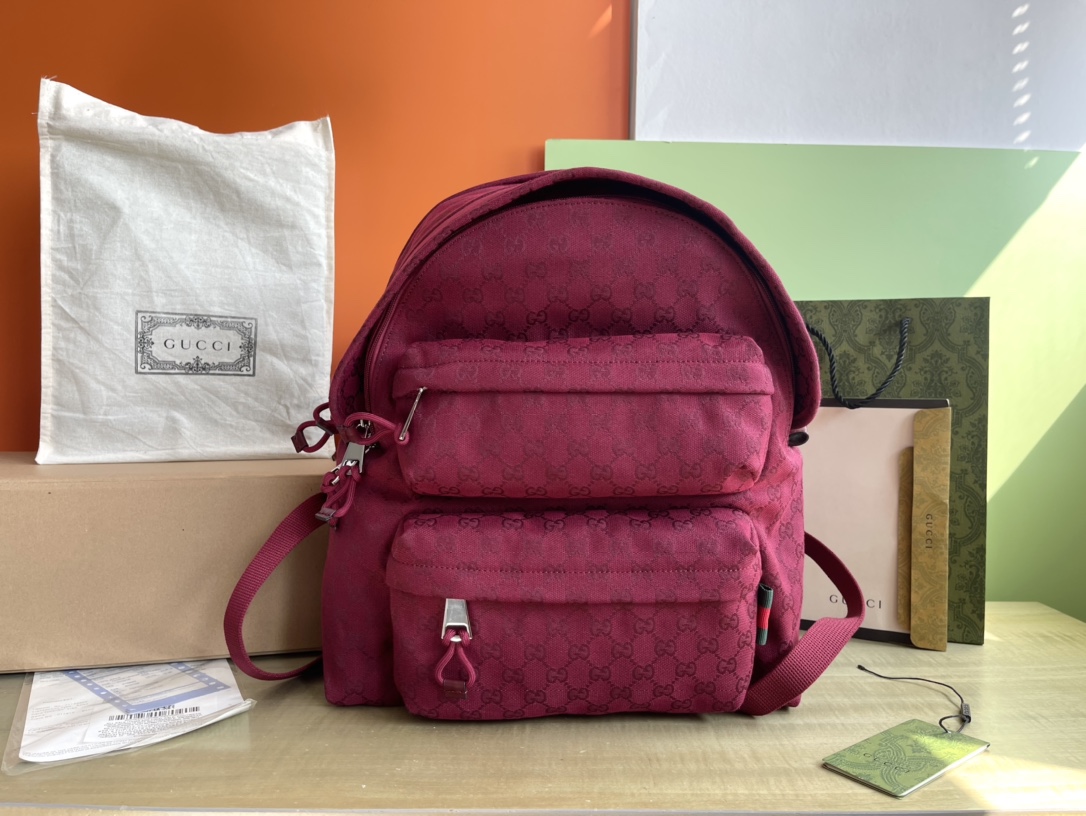 Officially on sale 800265 Size: 40/36.5/23cm As a masterpiece of the 2025 show, the Gucci Rosso Ancora red classic GG backpack is ingeniously emb