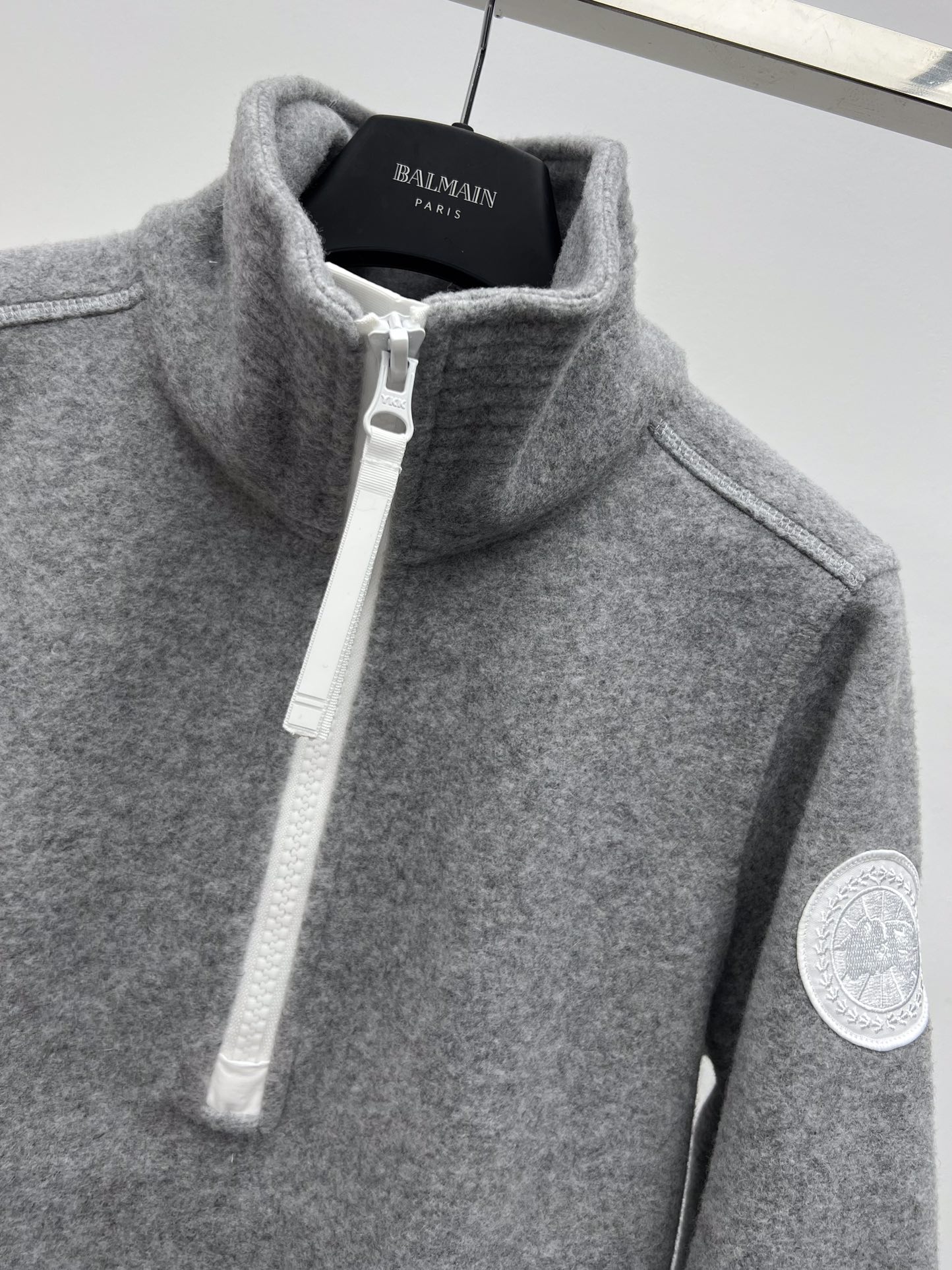 “Canadagoose Semi-Lave Jacket: Versatile Design with Enhanced Features for Comfort and Style” - 图片 2