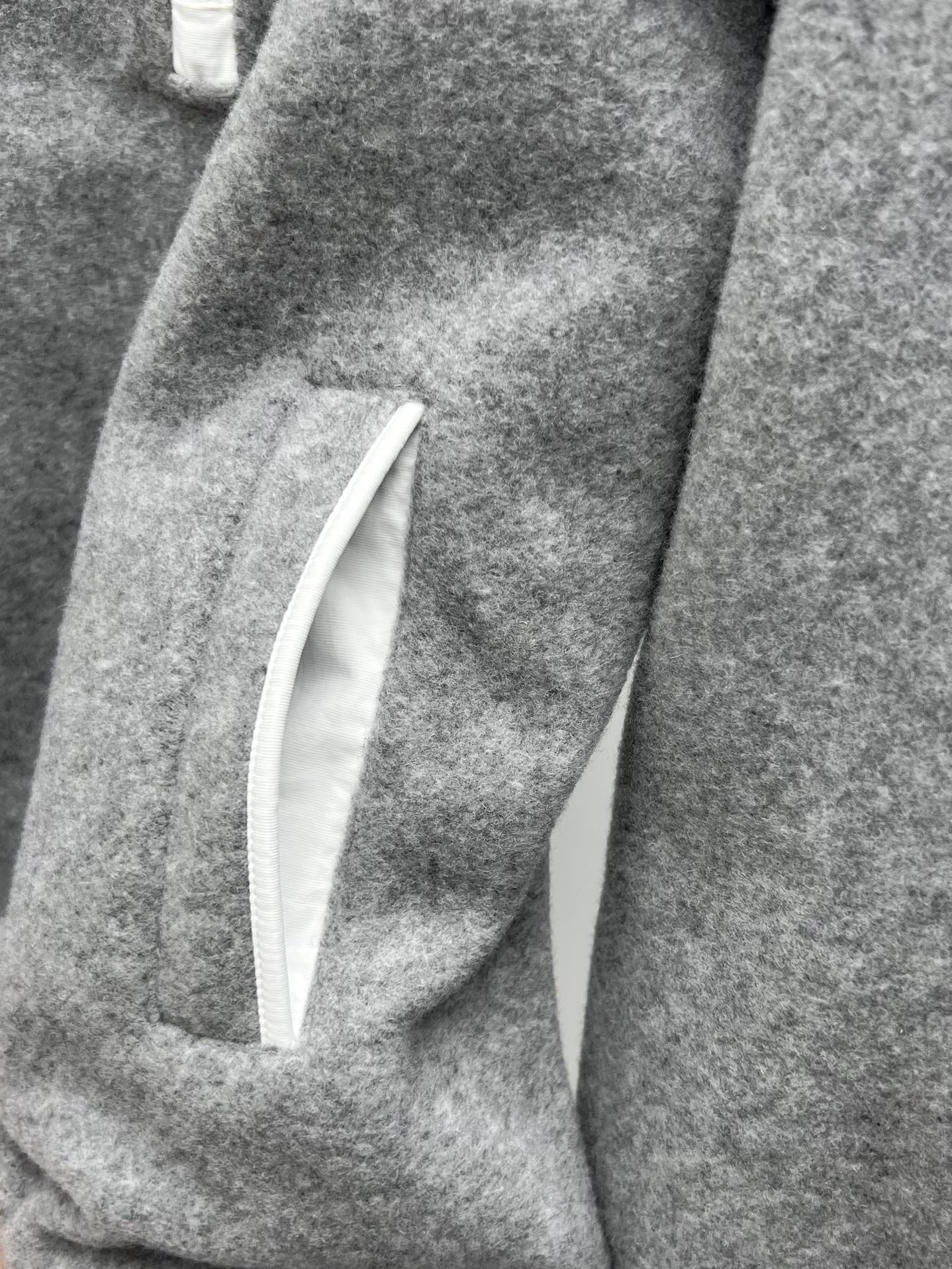 “Canadagoose Semi-Lave Jacket: Versatile Design with Enhanced Features for Comfort and Style” - 图片 5