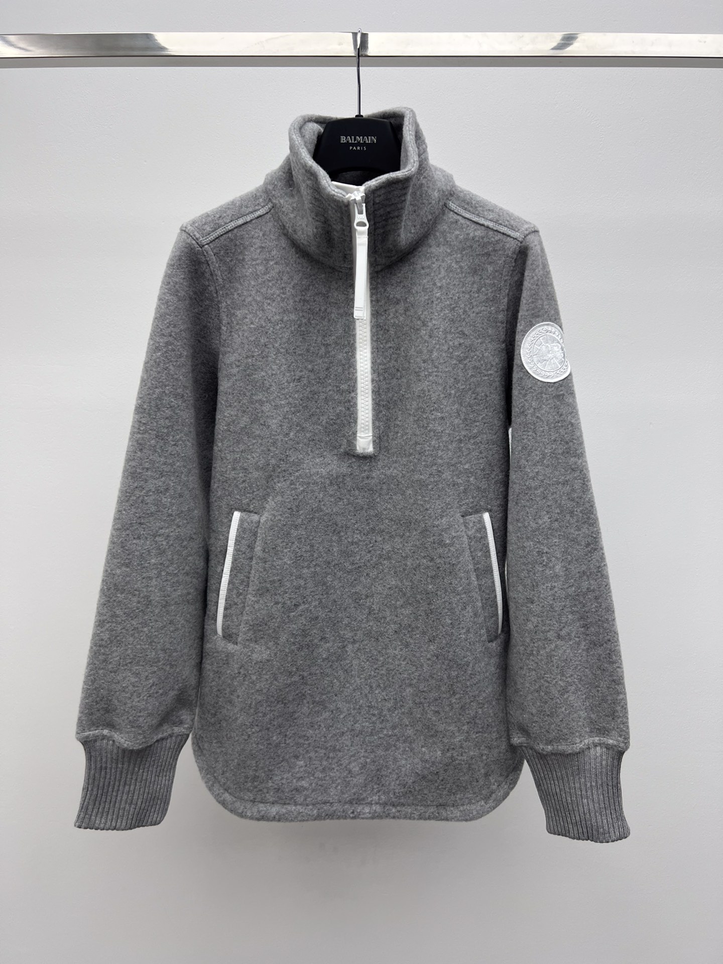 “Canadagoose Semi-Lave Jacket: Versatile Design with Enhanced Features for Comfort and Style” - 图片 1