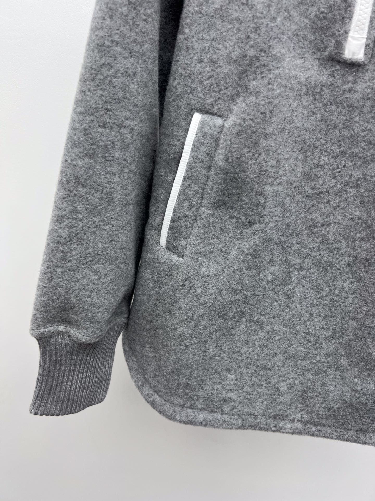 “Canadagoose Semi-Lave Jacket: Versatile Design with Enhanced Features for Comfort and Style” - 图片 4