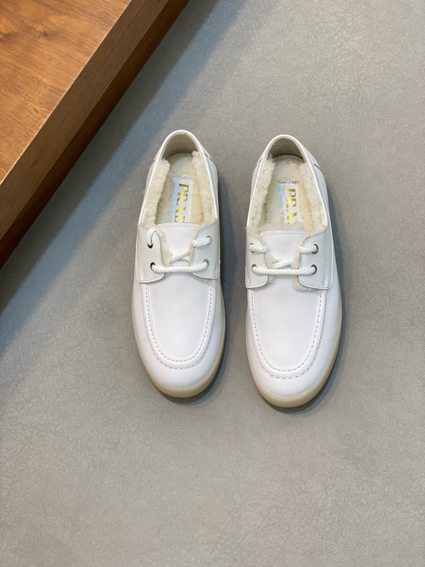 NO:217746,Prada/Prada Winter Maori Men's Casual Shoes Imported Napa Cowhide Upper raised layered design, lightweight and breathable, soft and comfortable Calfskin has a unique sporty style, genuine leather shoes tongue with classic PRADA letters, showing the brand style, rubber outsole, light, genuine leather foot pads, wool lining, excellent foot feeling, with original packaging, Size 38-39-40-41-42-43-44 Standard size, Prada, prada, prada, cowhide19860909Prada/普拉达 冬季毛里男士休闲鞋 进口纳帕牛皮鞋面凸起层次设计感 轻盈透气 柔软舒适 小牛皮颇具与众不同的运动风范 真皮鞋舌配经典PRADA字母 尽显品牌格调 橡胶大底 轻盈 真皮垫脚 羊毛内里 脚感极佳 配原包装 尺码38-39-40-41-42-43-44 标准尺码,普拉达,prada,prada,cowhide,Men's shoes