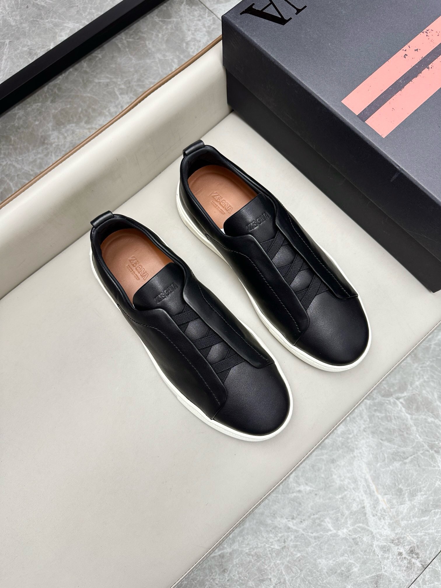 NO:217840,Brand Zegna color original color matching 39-44 customized 38.45. Price Material Zegna new model Men's casual upper uses imported original cowhide cowhide inner cowhide foot pad original single quality leather texture extremely strong comfortable and breathable   original Zegna open mold custom sole market highest quality, Zegna casual shoes, zegna, cowhide19860909品牌Zegna 颜色原版配色 码数39-44定做38.45. 价格 材质杰尼亚新款 男士 休闲鞋面采用进口原版牛皮牛皮内里 牛皮垫脚原单品质皮质感极强舒适透气 原版Zegna开模定制大底市场最高品质,杰尼亚 休闲鞋,zegna,cowhide,Men's shoes