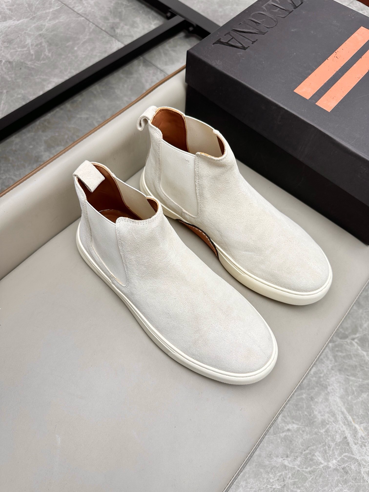 NO:219139,Brand Zegna color original color matching number 39-44 customized 38.45. Price Material Zegna new model for men high top casual upper is imported original cowhide cowhide inner cowhide foot pad original single quality leather texture very strong comfortable and breathable   original Zegna open mold custom sole market highest quality, Zegna casual shoes, zegna, cowhide19860909品牌Zegna 颜色原版配色 码数39-44定做38.45. 价格 材质杰尼亚新款 男士 高帮休闲 鞋面采用进口原版牛皮牛皮内里 牛皮垫脚原单品质皮质感极强舒适透气 原版Zegna开模定制大底市场最高品质,杰尼亚 休闲鞋,zegna,cowhide,Men's shoes