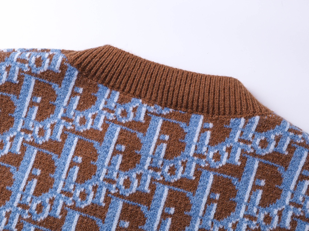 “High-Quality Knitted Sweaters Reinterpreting Dior Classic with Oblique Stamps” - 图片 4