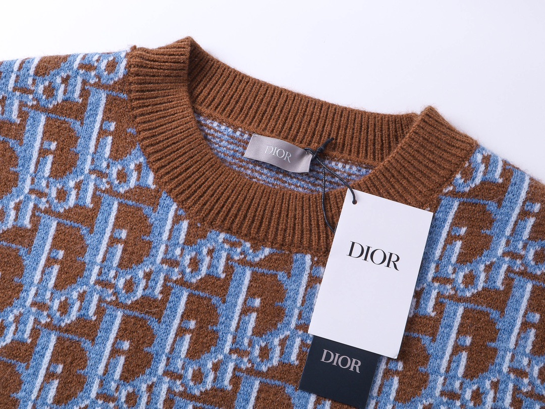 “High-Quality Knitted Sweaters Reinterpreting Dior Classic with Oblique Stamps” - 图片 3