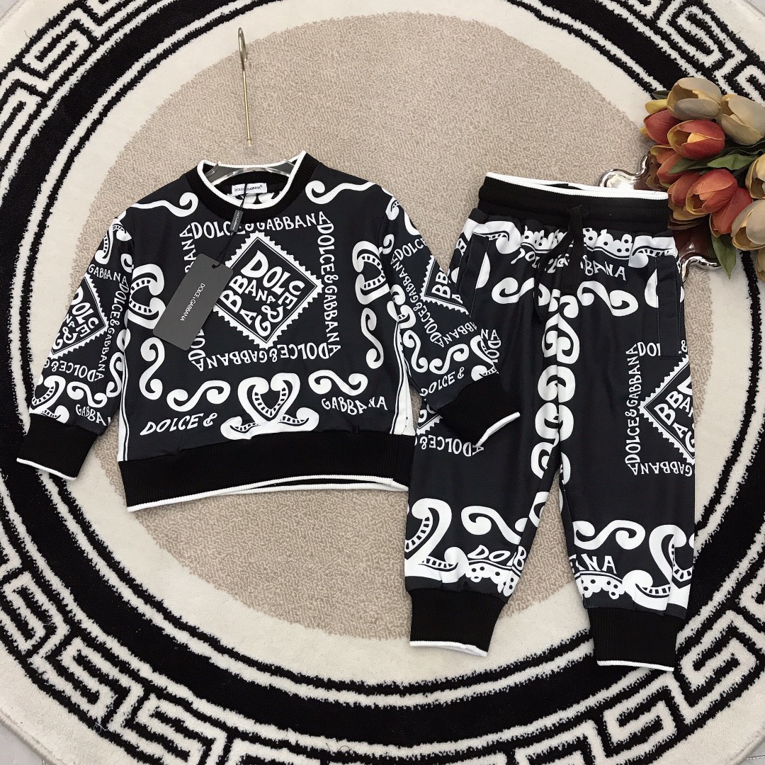 NO:209418,Size 90/1 DOLC*&GABBAN* DG Set Limited Series [Pull-out sweatshirt trousers] Cabinet synchronous new style ~ Classic LOGO letter printing Made of pure cotton fabric with 320g terry weight, soft and comfortable, simple and fashionable, craftsmanship superimposed, visible high quality, super stylish and beautiful, special price, Dolce&Gabbana, hoodie, sweatshirts,19860909尺码90/1 DOLC*&GABBAN* DG套装 限定系列【套头卫衣长裤】柜子同步新款～经典LOGO字母印花 采用克重320g毛圈纯棉面料材质制作 柔软舒适 简约时尚 工艺叠加 看得见的高品质 超级有型又好看,特价款,Dolce&Gabbana,hoodie,sweatshirts,,Children's