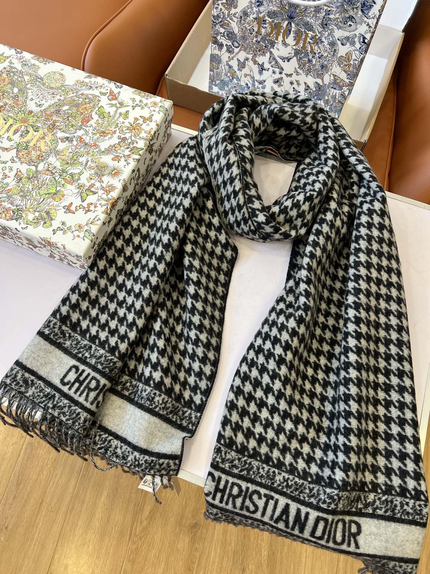 Dior 𝐃𝐈𝐎𝐑 • 𝟐𝟒ꫛꫀꪝ《千鸟格流苏长巾》黑色