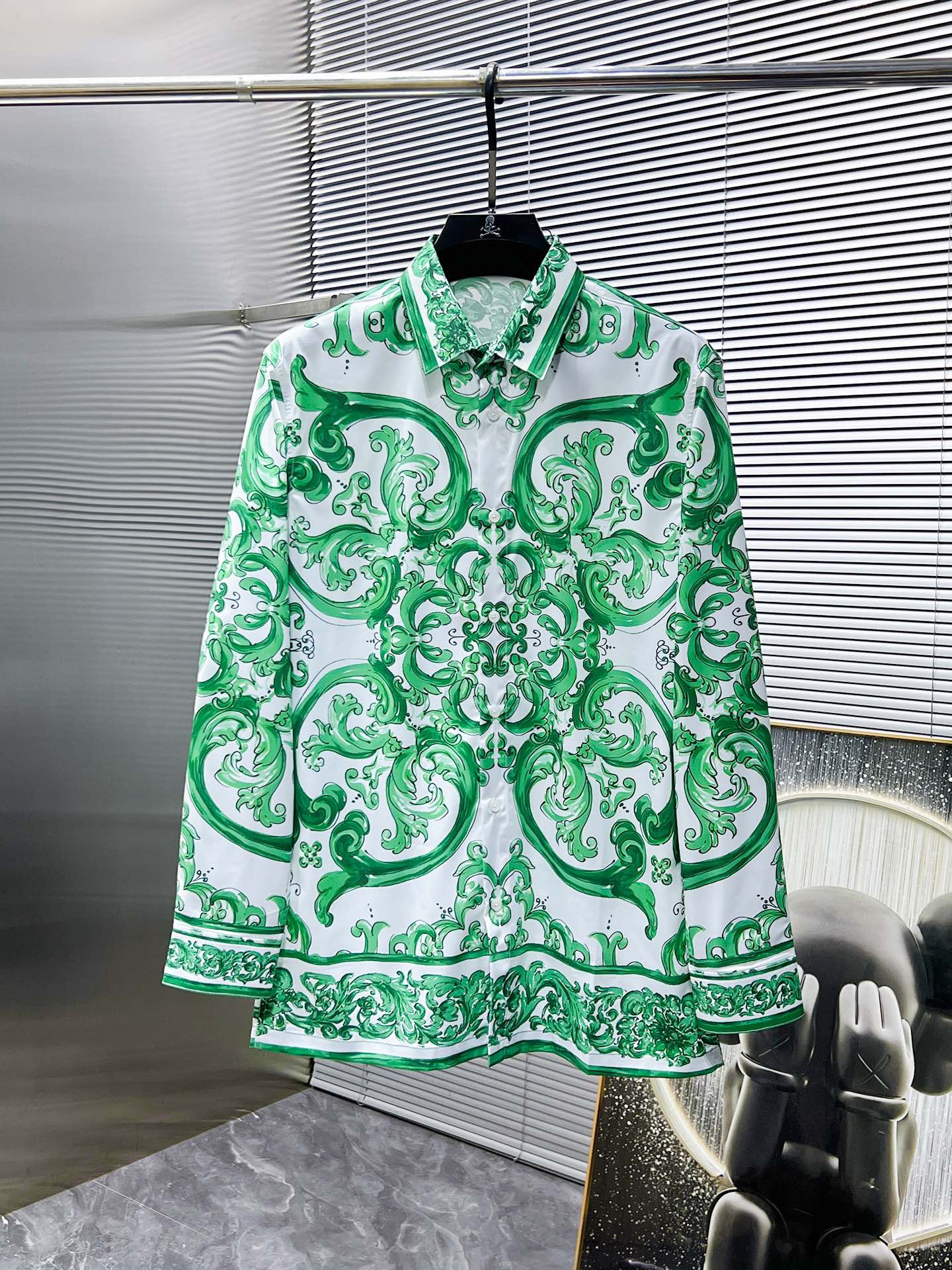 NO:431800,Dolce & Gabbana dg 2025ss new men's long-sleeved shirt shirt, high-end version!  Customized fabrics for counters are breathable and comfortable, with impeccable details, and the brand element design concept reflects high quality. The feel is delicate and soft!  It is casually cut, with a great upper body style!  Code number M-XXL Code number is too large M 130-catties L 150-catties XL 170-180 catties XXL 190-200 catties, Dolce & Gabbana, Shirts, alexander wang19860909杜嘉班纳 dg 2025ss新款男士长袖 衬衫 衬衣,高端版本！专柜定制面料 透气舒适度高,细节无可挑剔,品牌元素设计理念,体现高品质.手感细腻柔软！呈现休闲裁剪,上身版型超赞！码数M-XXL 码数偏大 M 130-斤L 150-斤 XL 170-180斤 XXL 190-200斤,,Dolce&Gabbana,shirts,alexander wang,Men's clothing