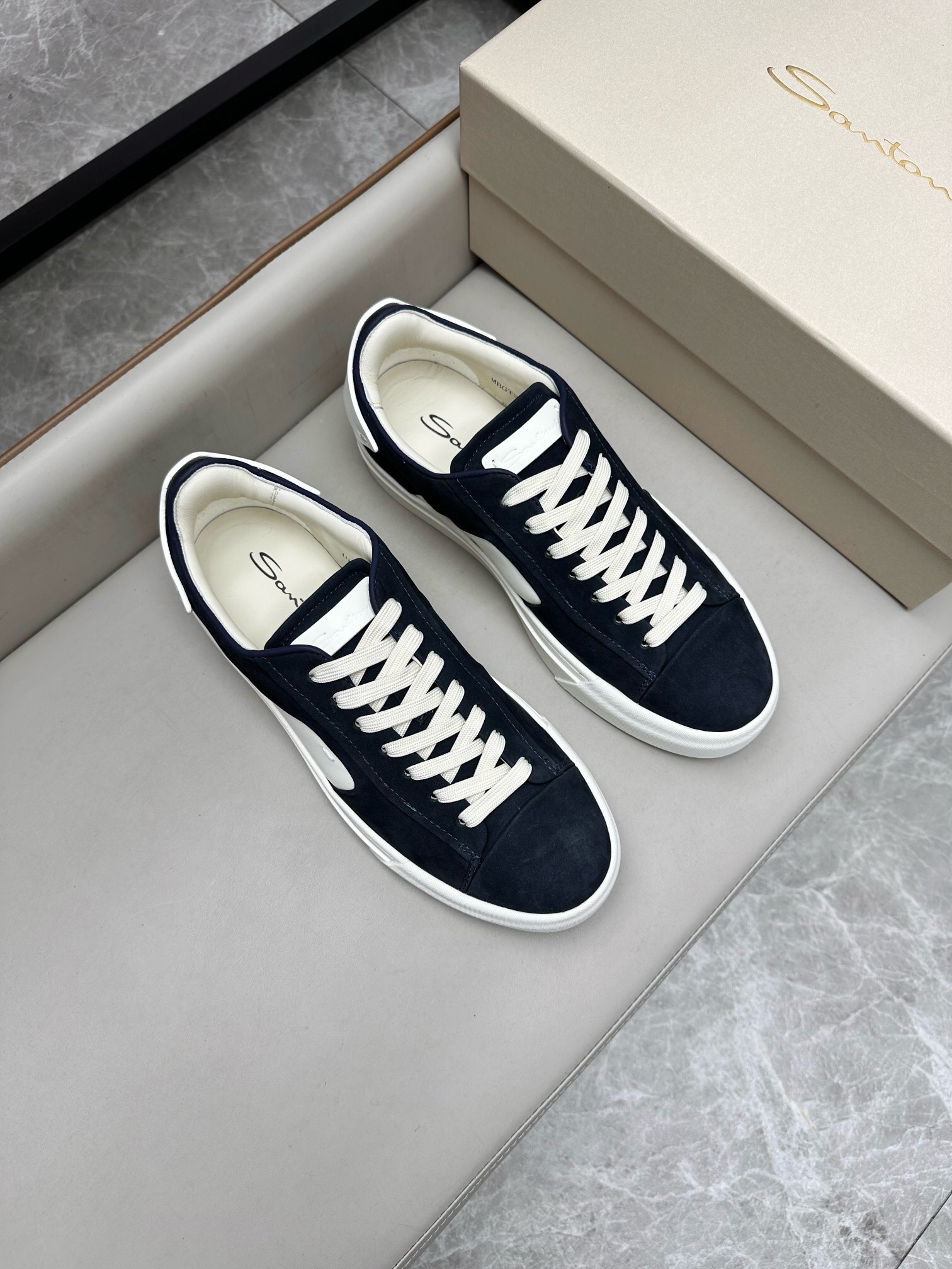 NO:218912,Brand Santoni original color matching Size 39-44 Custom made 38.45.46 Price Material Santoni Italian men's handmade calfskin casual shoes Pure handmade shoe brand, each pair of shoes is simple and classic, using 