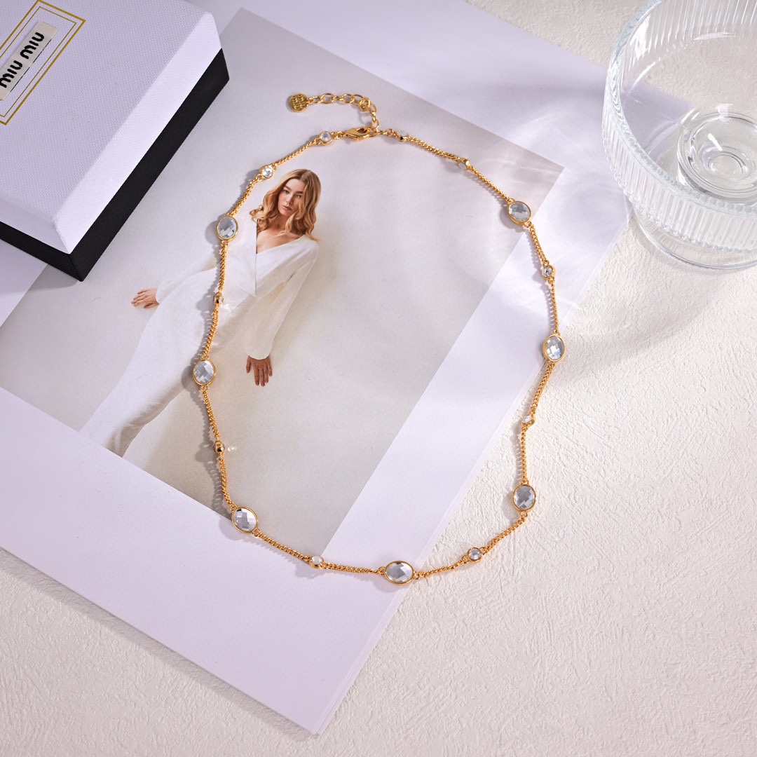 Title: Fashion Accessories Review: Handcuffs, 350 Z, MiuMiu Bracelets, Elegant Designs in Vibrant Colors. - 图片 7