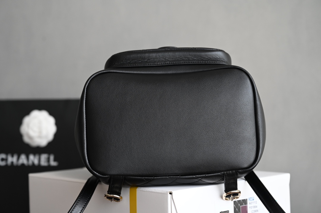 🌼现货 白金版▪️正品级 包装如图全新版本到货🆕𝐂𝐡𝐚𝐧𝐞𝟏 𝟐𝟒𝐏春夏新色𝐃𝐮𝐦𝐚背包 黑色 大号 专