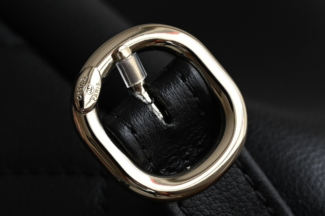 🌼现货 白金版▪️正品级 包装如图全新版本到货🆕𝐂𝐡𝐚𝐧𝐞𝟏 𝟐𝟒𝐏春夏新色𝐃𝐮𝐦𝐚背包 黑色 大号 专