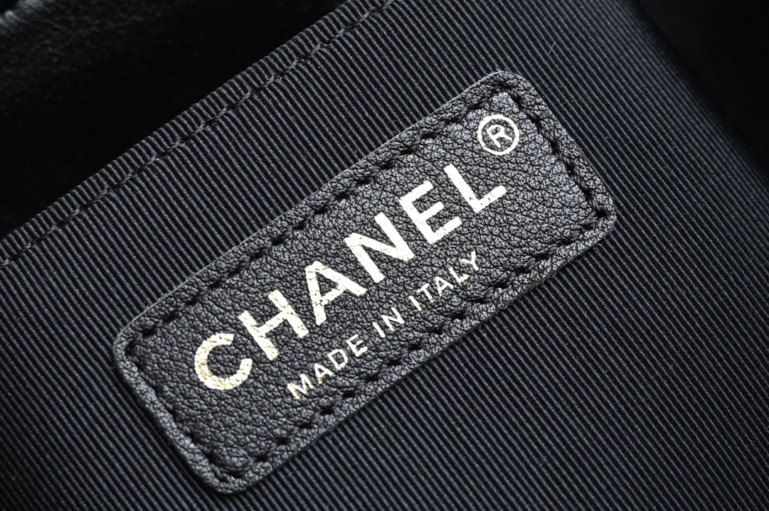 🌼现货 白金版▪️正品级 包装如图全新版本到货🆕𝐂𝐡𝐚𝐧𝐞𝟏 𝟐𝟒𝐏春夏新色𝐃𝐮𝐦𝐚背包 黑色 大号 专