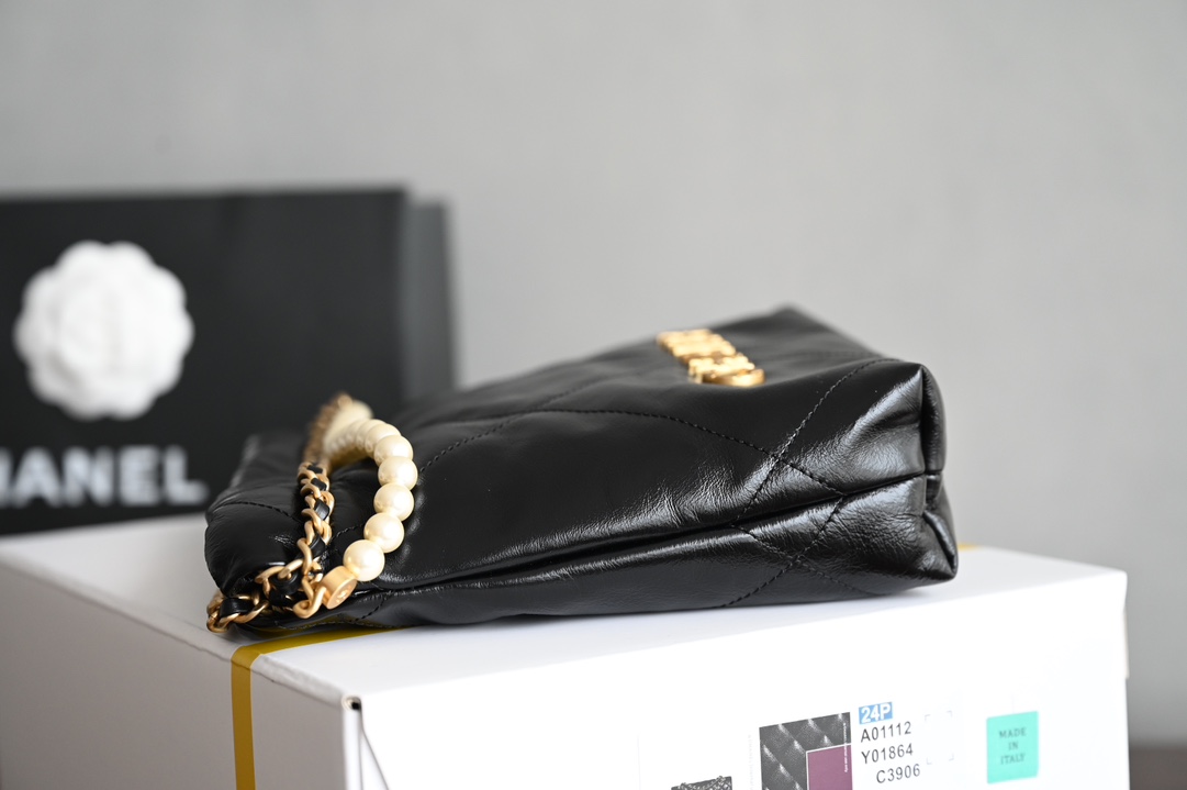 🌼现货 白金版▪️正品级 包装如图全新现货🆕𝗖𝗵𝗮𝗻𝗲𝗹珍珠链𝗺𝗶𝗻𝗶𝟮𝟮𝗕𝗮𝗴火爆珍珠链条𝖬𝗂𝗇𝗂 𝟤