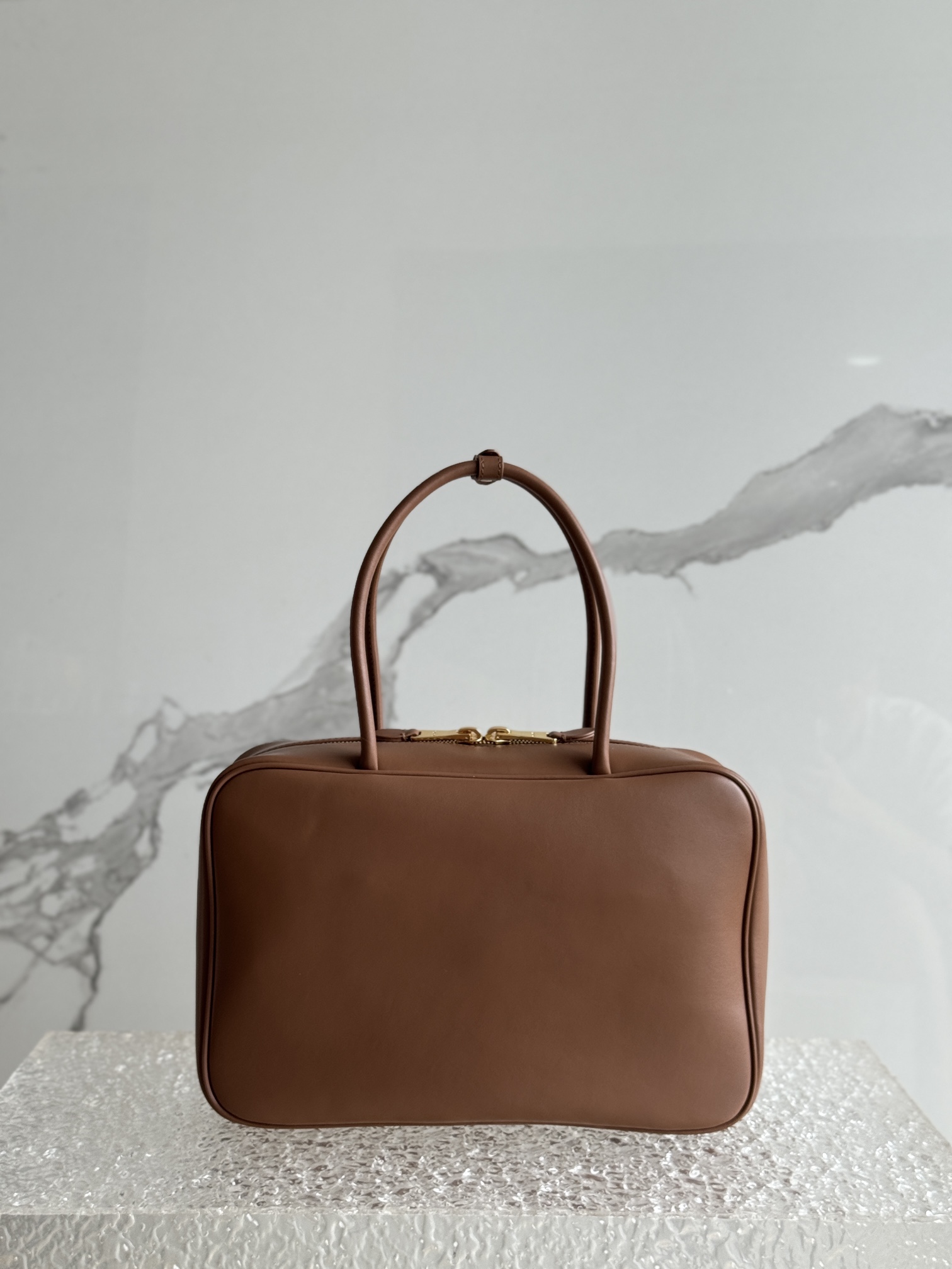 Alexander McQueen Classic Handcrafted Luxury Leather Shoulder Bag Ref 3