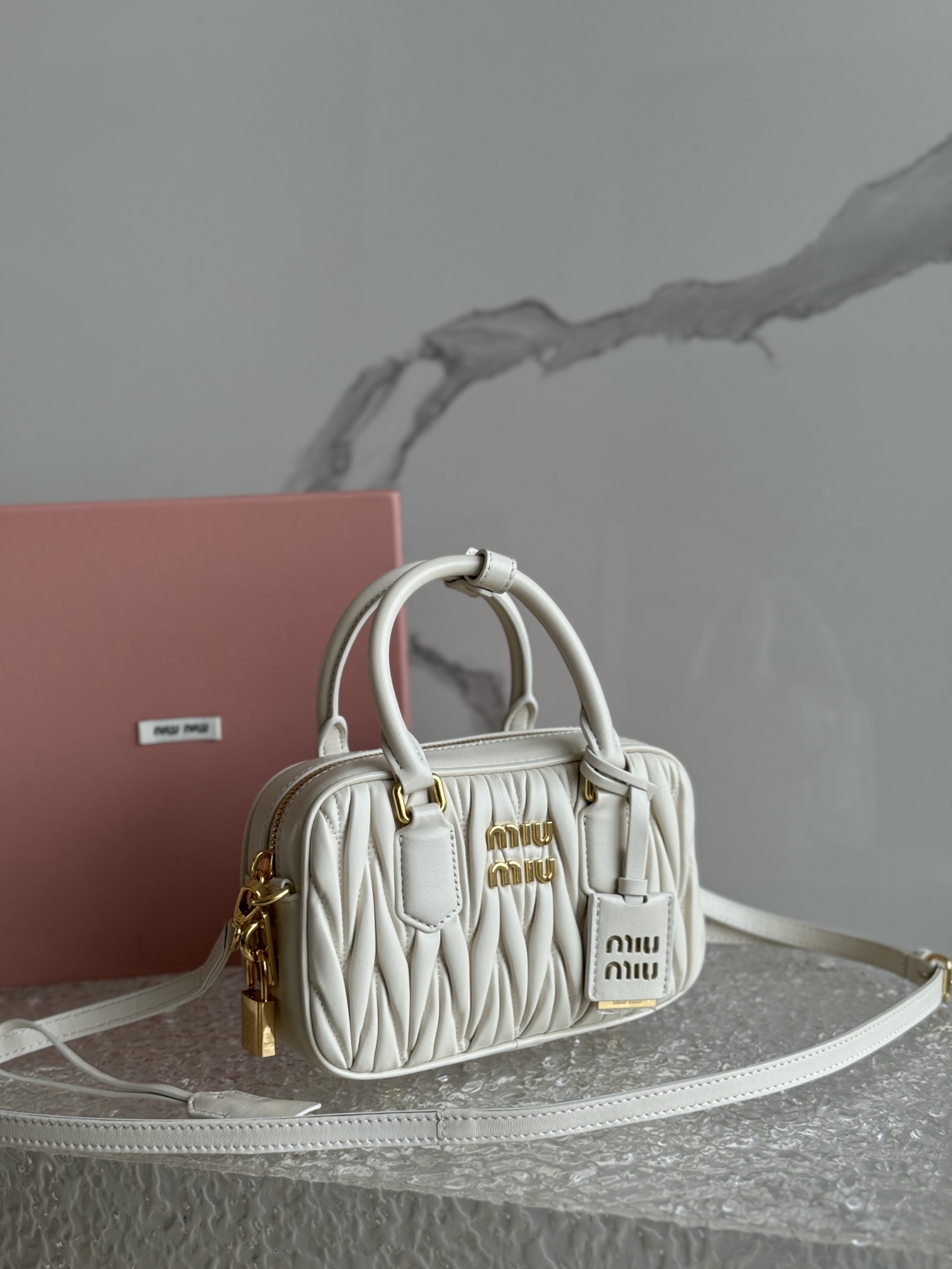 Alternative view of Handbag 12174