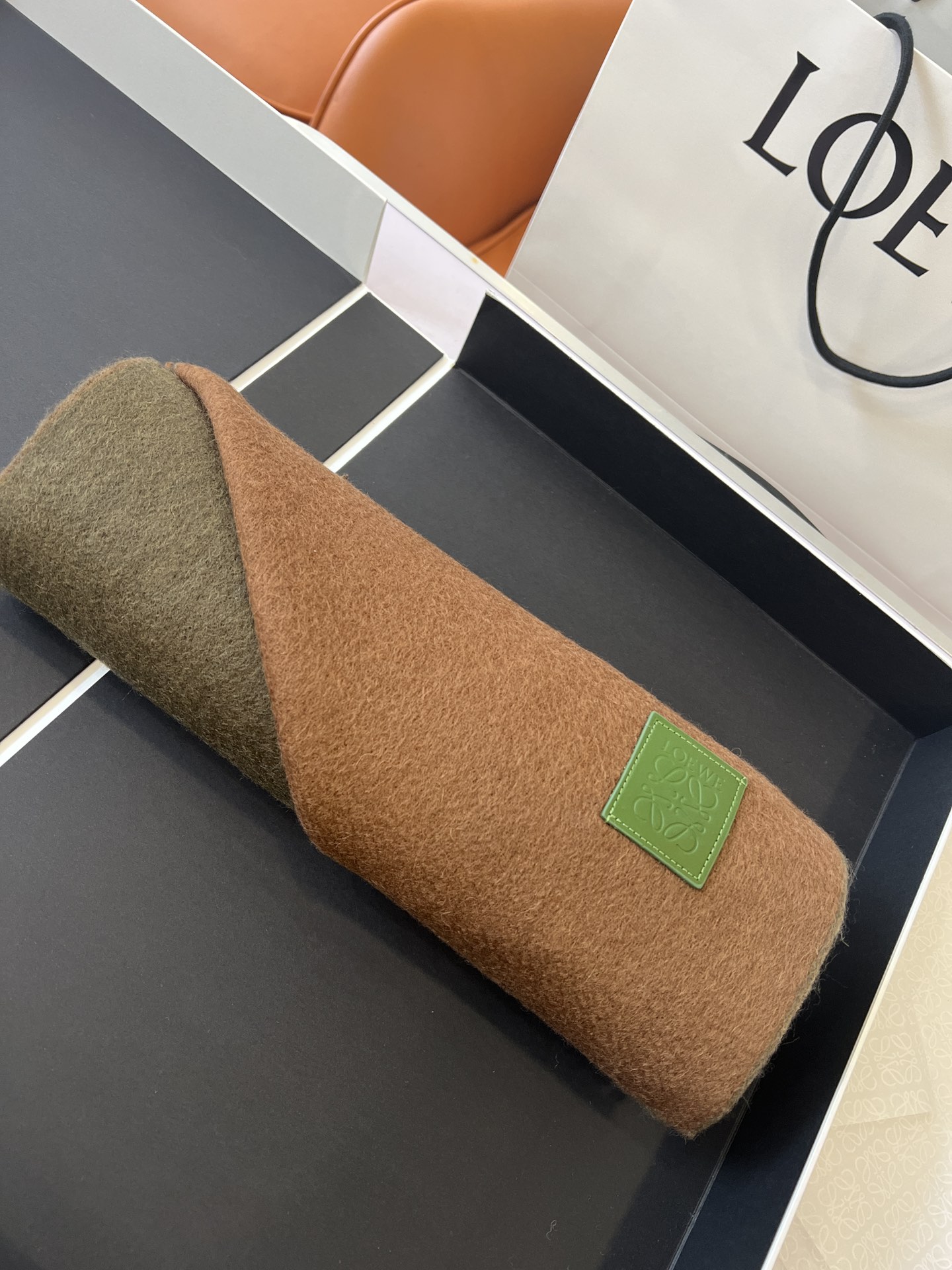 [Loewe Scarves]Color 9 (green leather) Loewe popular double-sided scarf 90 woo