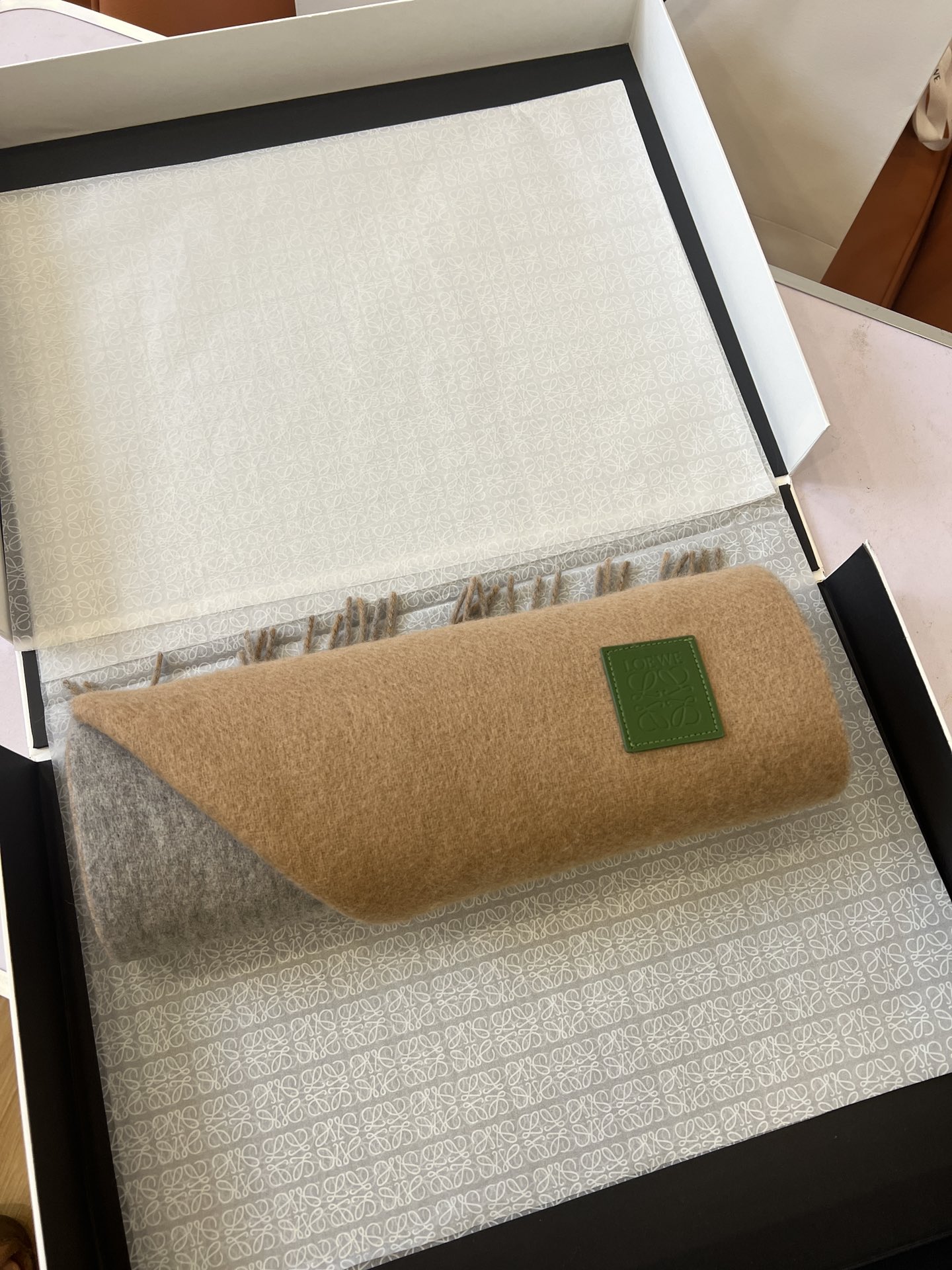 [Loewe Scarves]Color 11 (green leather) Loewe popular double-sided scarf 90 wo