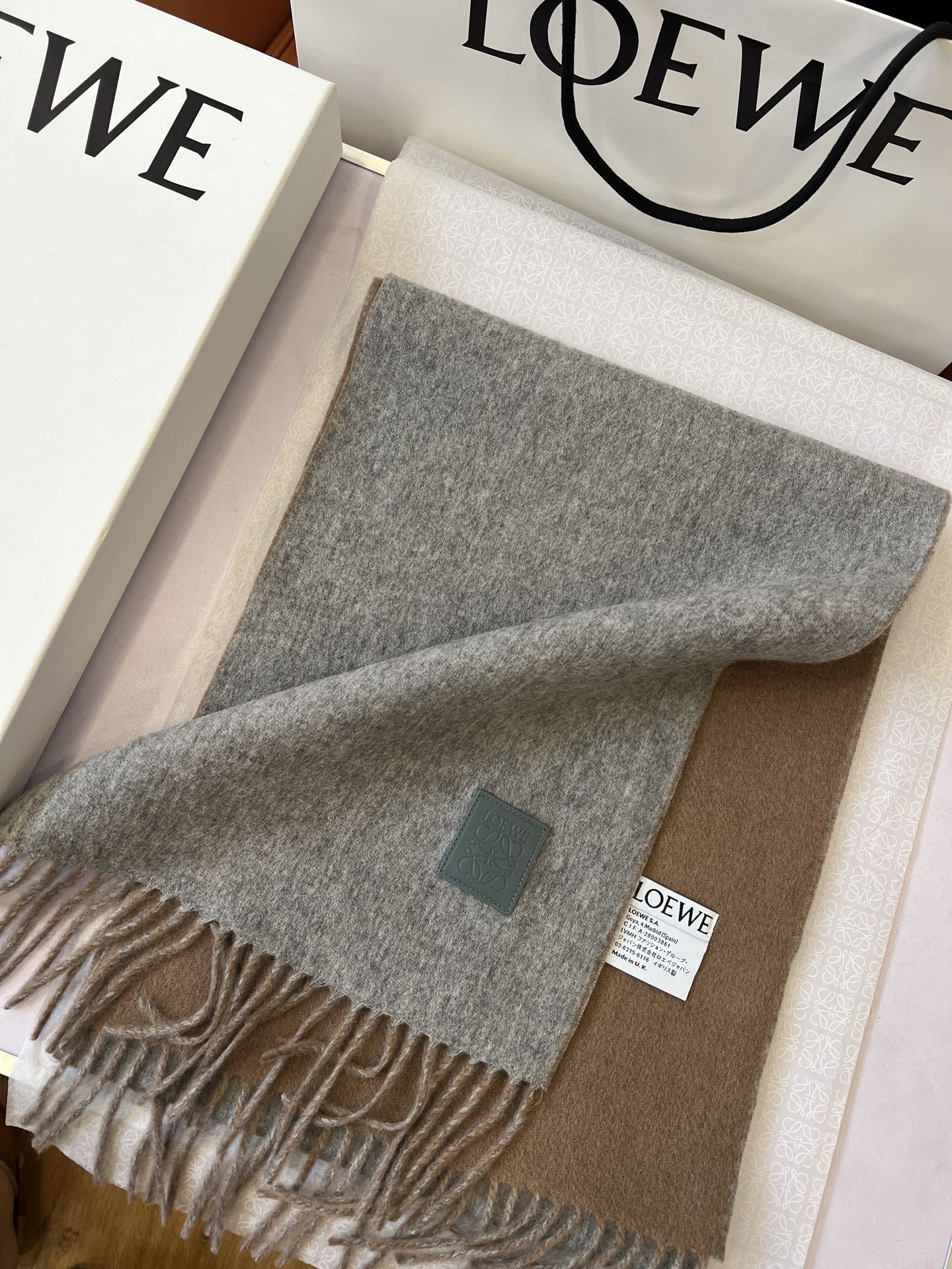 [Loewe Scarves]Color 19 (grey leather) Loewe popular double-sided scarf 90 woo
