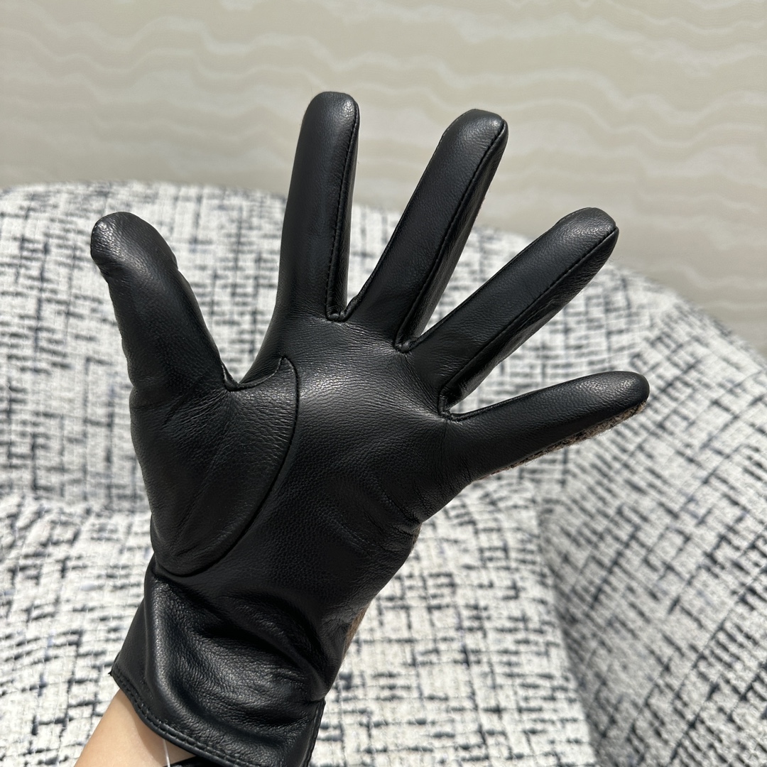 暖心又暖身的礼物来啦🎁自留款推荐独家首发❤️原单品质miu系少女单品！时髦精必备！爆款羊毛呢真皮手套！真