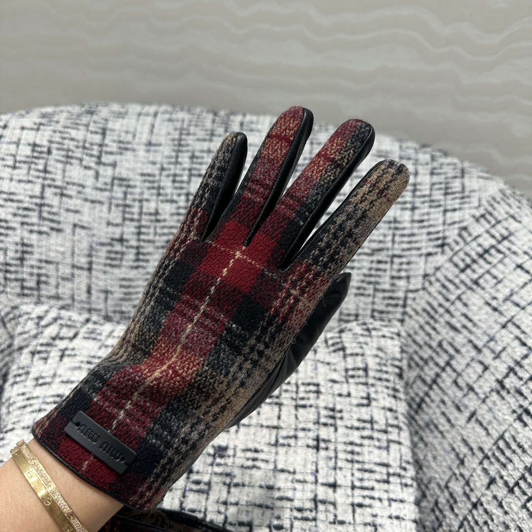 暖心又暖身的礼物来啦🎁自留款推荐独家首发❤️原单品质miu系少女单品！时髦精必备！爆款羊毛呢真皮手套！真