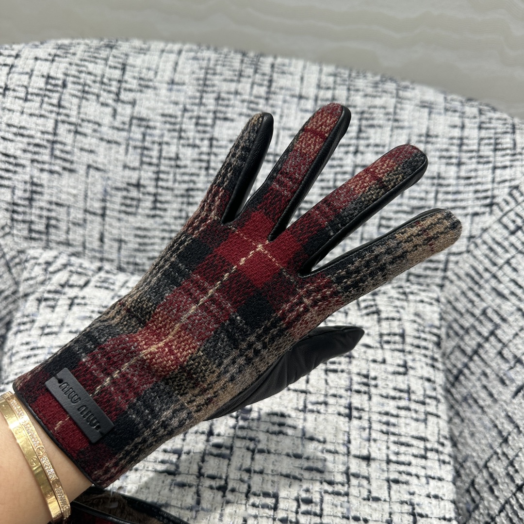 暖心又暖身的礼物来啦🎁自留款推荐独家首发❤️原单品质miu系少女单品！时髦精必备！爆款羊毛呢真皮手套！真