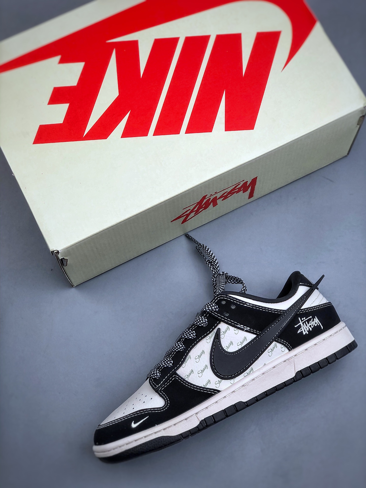 Nike SB Dunk Low x AMBUSH x Stussy Black Line Low-top Casual Skateboarding Shoes 4 i1728765940 364 2