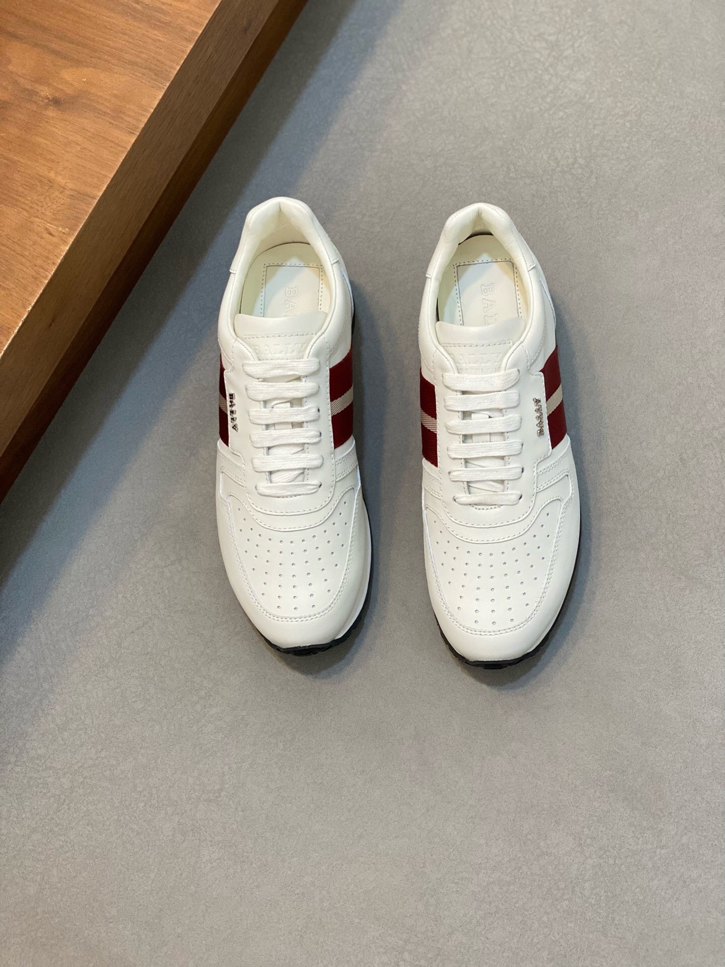 NO:219297,Brand B A L L Y original color matching code number 39-44 standard code Price Material Bally new men's classic casual shoes simple atmospheric super high-quality style choose top layer cowhide with luxurious cowhide inner smooth lines light and comfortable original wear-resistant rubber outsole, Bally casual shoes, ballly, cowhide19860909品牌B A L L Y 颜色原版配色 码数39-44标准码 价格 材质巴利新款男士 经典休闲鞋简约大气超高逼格选用头层牛皮搭配搭配奢华牛皮内里流畅线条轻便舒适原版耐磨橡胶大底,巴利 休闲鞋,bally,cowhide,Men's shoes