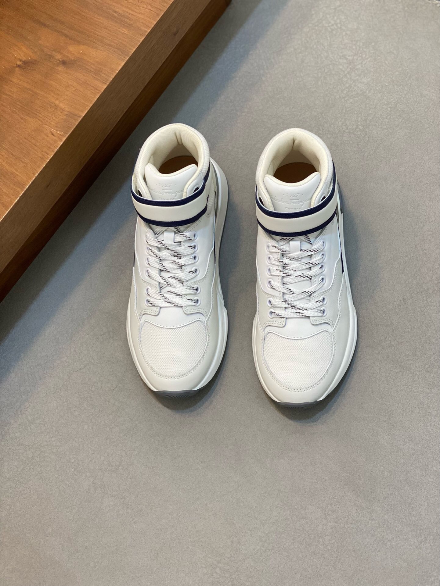 NO:219244,Brand Ferragamo Color original color matching Number of 39-44 Standard size Price Material Ferragamo high-top men's shoes New product launch top version Original single quality regular shoe factory fashion trendy upper cowhide original fabric made luxury cowhide footbed original ferragamo outsole high-end quality worth owning, Ferragamo casual shoes, ferragamo, ferragamo, cowhide19860909品牌Ferragamo 颜色原版配色 码数39-44标准码 价格 材质菲拉格慕高帮男鞋 新品上市顶级版本 原单品质正规鞋厂出品时尚潮流范鞋面牛皮原版布面制作奢华牛皮垫脚原版菲拉格慕大底高端品质值得拥有,菲拉格慕 休闲鞋,ferragamo,ferragamo,cowhide,Men's shoes