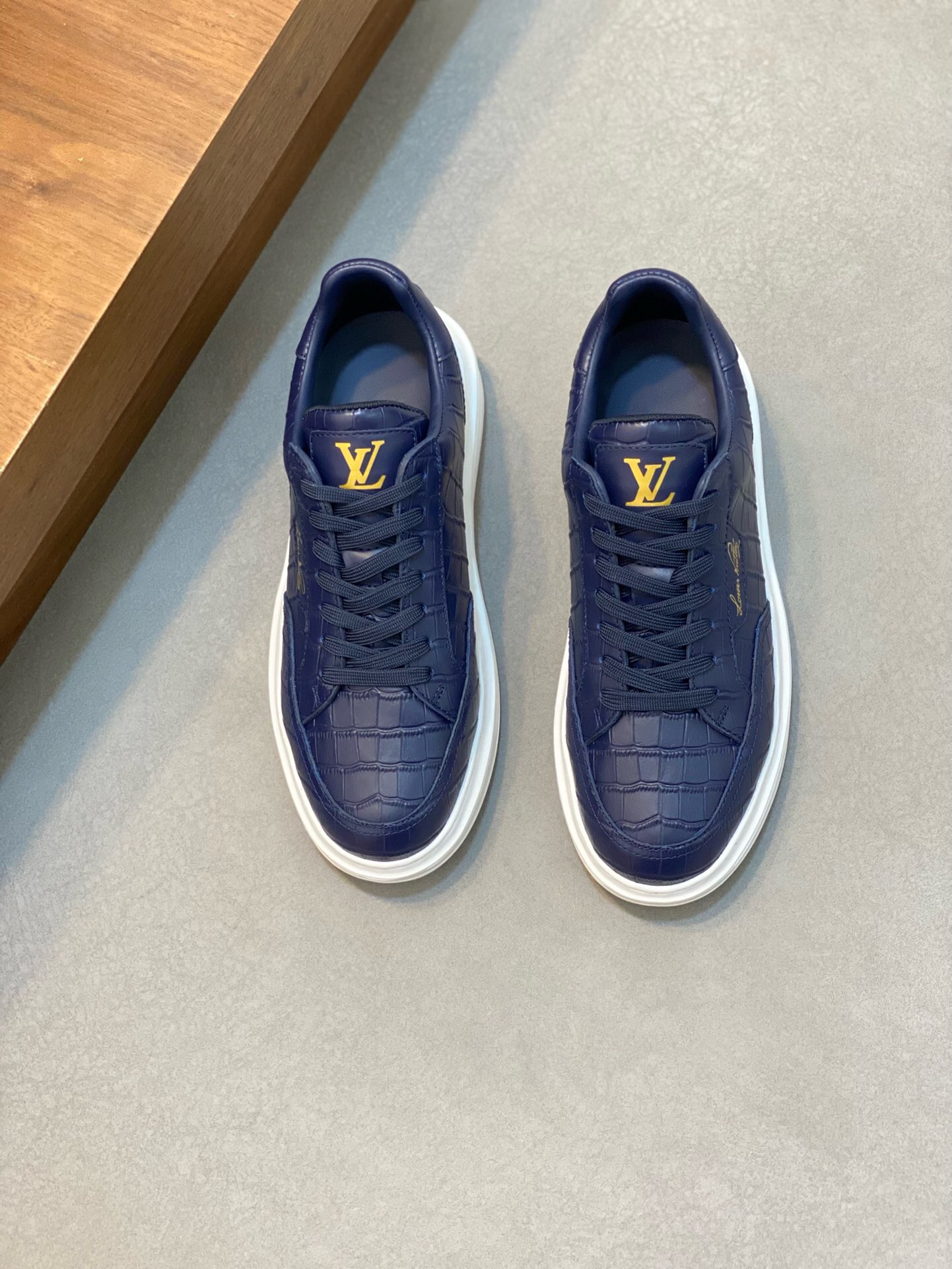 NO:219635,Brand LOUIS VUITTON original color matching Number of codes 38-44 Customized 45 Price Material new Louis Vuitton casual shoes!  Original single-quality Labon craft upper adopts cowhide pressed stone pattern cowhide inner style fashionable simple and atmospheric original LV ultra-light sole, Louis Vuitton, louis vuitton, louis vuitton, louis vuitton, cowhide19860909品牌LOUIS VUITTON 颜色原版配色 码数38-44 定做45 价格 材质路易威登新款 休闲鞋！原单品质拉邦工艺鞋面采用牛皮压石头纹牛皮内里版型时尚 简单大气原版LV超轻大底,路易威登,louis vuitton,louis vuitton,louis vuitton,cowhide,Men's shoes