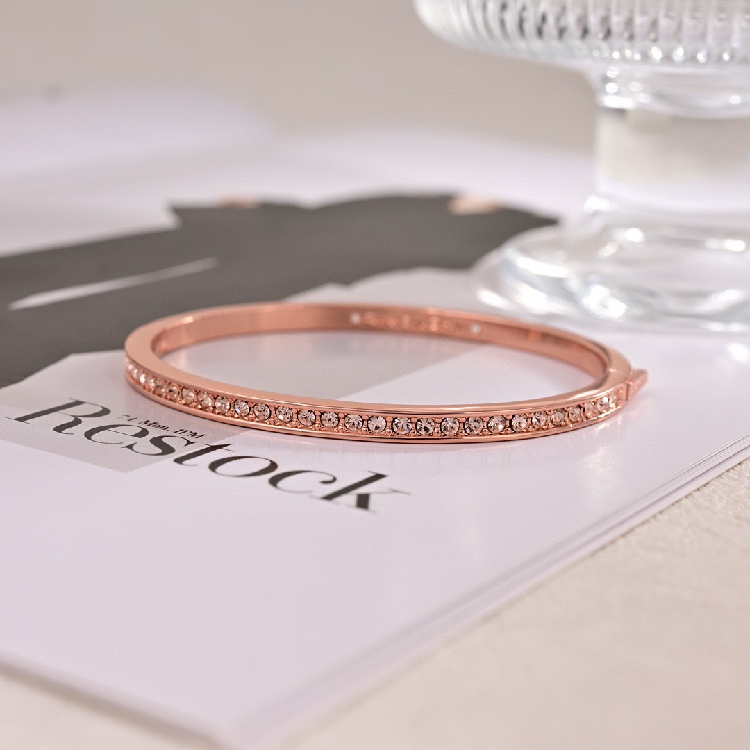 Elegant Givenchy Quatch Bracelet with Love Infinity Symbols for ¥150. - 图片 4