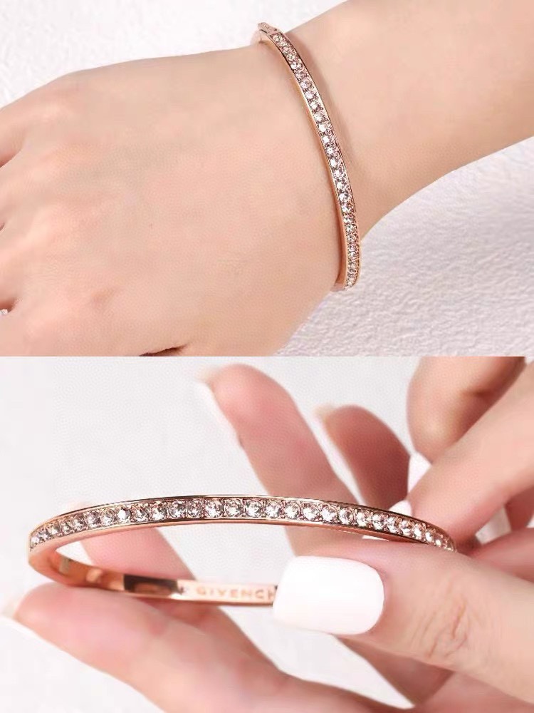 Elegant Givenchy Quatch Bracelet with Love Infinity Symbols for ¥150. - 图片 2