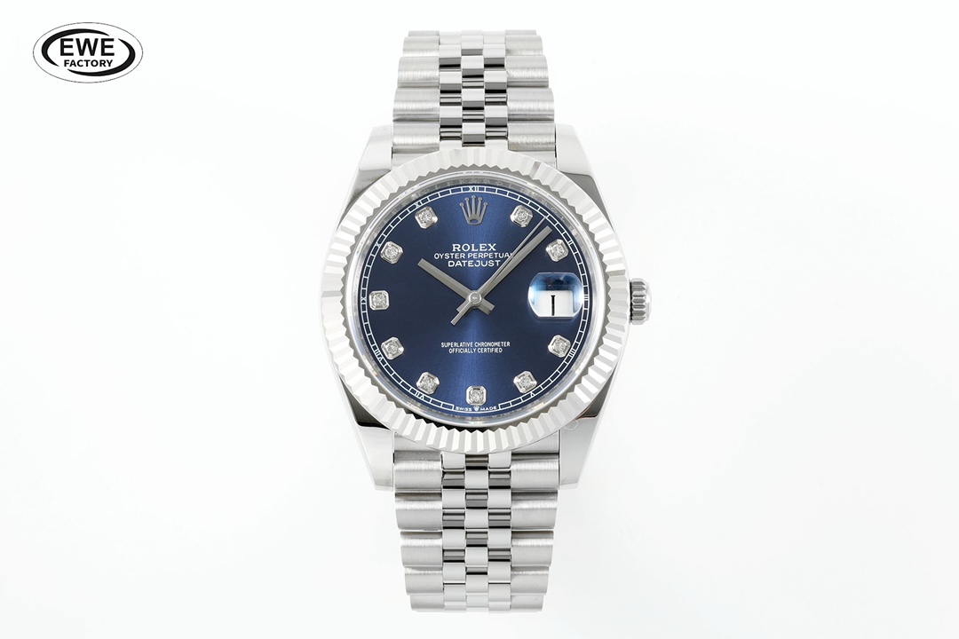 NO:158212,EWE.41mm Rolex original mold opening automatic mechanical movement log series 126331 men's log watch, 41mm diameter, 11.7mm thickness, R&D took one year, the original version opened 1 to 1. The following key points have been upgraded: 1. The case diameter is consistent with the latest version series 41mm. 2. The strap head is consistent with the original, 5 pieces assembled, and the difficulty is very high. The strap and the case are intertwined seamlessly. 3. The thickness and curvature are consistent with the original. 4. The buckle is consistent with the original version, and the font size and technology are consistent with the original version. 5. The side of the case is consistent with the original version and the QR code is added to the anti-counterfeiting, and the bottom cover is inspected. 6. The shell body at the connection between the case and the strap is engraved with the model number 126331 that is consistent with the original version.  7. Upgraded calendar fast jump synchronization original 1:1 function real shot you deserve, rolex19860909EWE.41mm劳力士原版开模自动机械机芯日志型系列126331男士日志型腕表,41毫米直径,11.7毫米厚度、研发耗时一年,原版1比1开模.重点升级了以下几个要点 1、表壳直径与最新版型系列一致41毫米. 2、表带头粒与原装一致、5件拼装、难度非常高,表带与表壳交错型无缝连结. 3、表壳厚度、弧度与原版一致. 4、表扣与原版一致里面加装了弹簧,字体大小工艺和原装一致. 5、表壳侧面与原版一致增加二维码防伪、底盖有验货二维码. 6、表壳与表带连接处的壳身刻有与原版一致的型号数字126331. 7、升级了日历快跳同步原版1:1功能实拍您值得拥有,,rolex,Watch