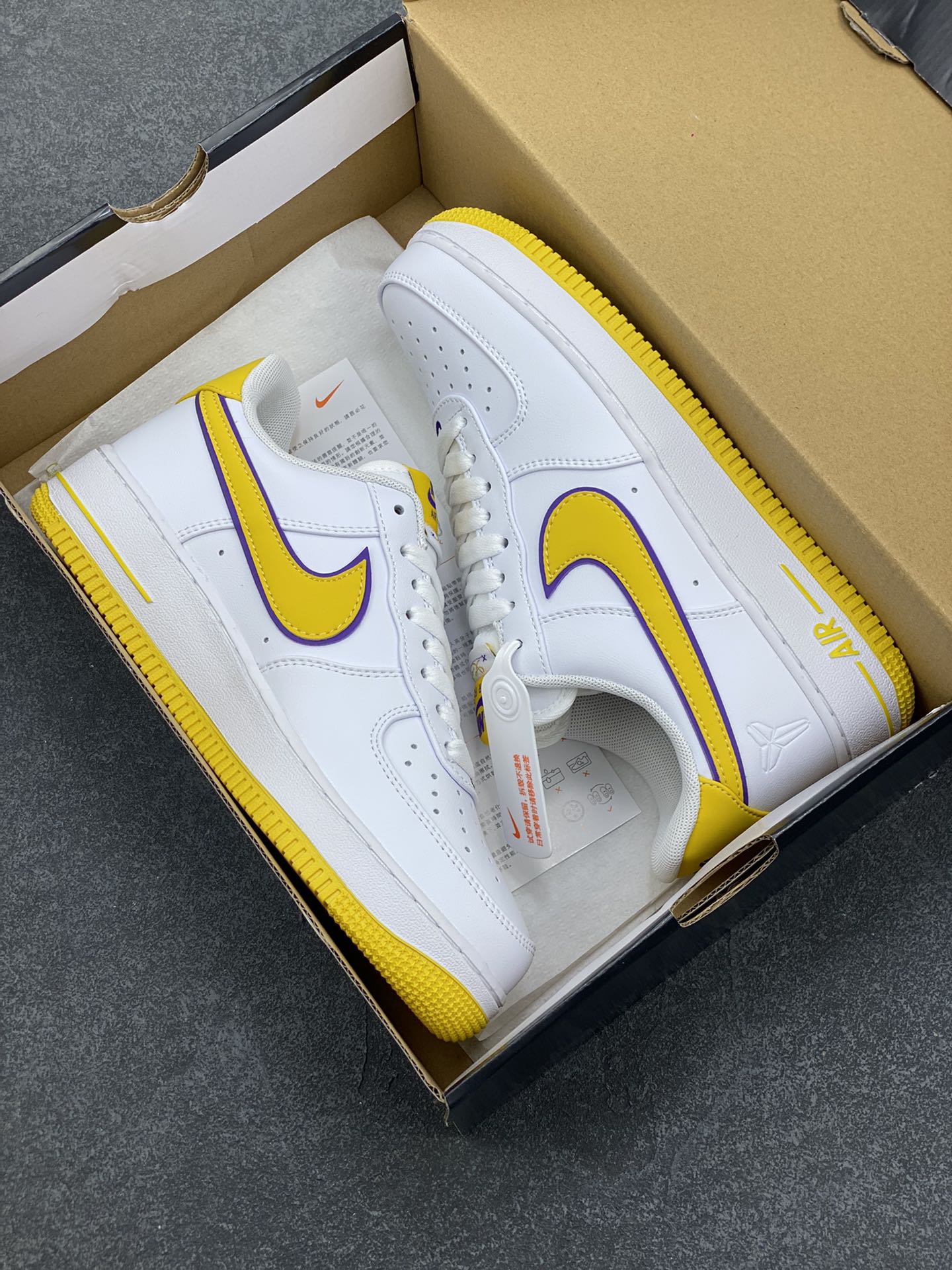 图片[9]-Nike Air Force 1 Low 07 科比白黑黄 原楦头原纸板 打造纯正低帮空军版型专注外贸渠道 全掌内置蜂窝气垫 原盒配件 原厂中底钢印、拉帮完美 货号：FZ1151-100 尺码：36 36.5 37.5 38 38.5 39 40 40.5 41 42 42.5 43 44 44.5 45 46-选品中心