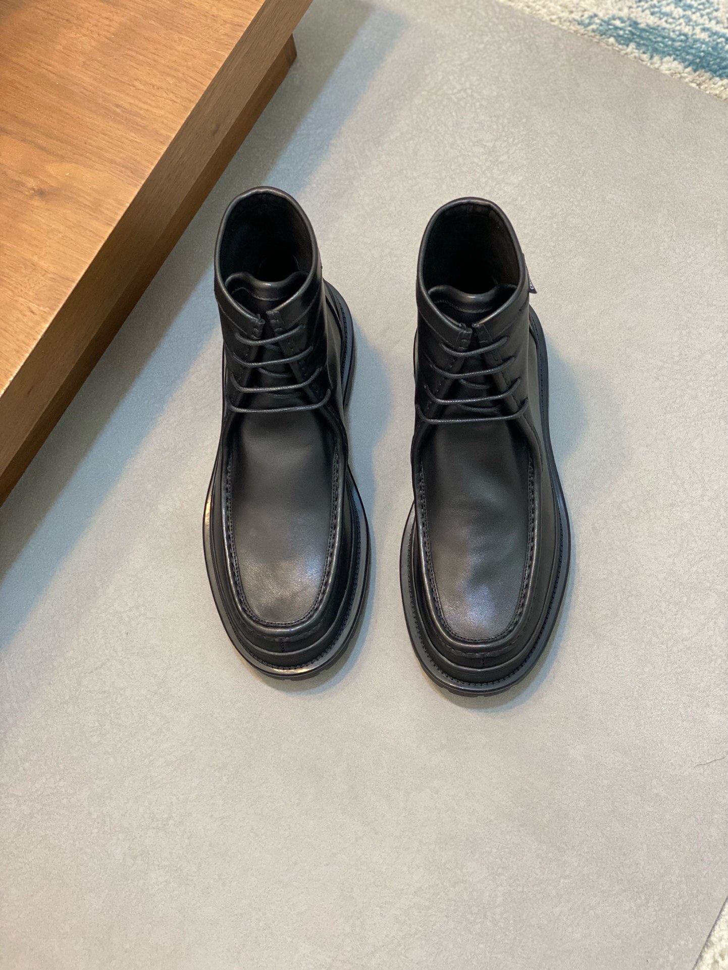 NO:219387,Brand Dior color original color matching number 39-44 customized 38.45 Price Material Dior high-top men's boots The same style as the counter is the original single quality. The original imported fabric is matched with the top layer cowhide inner cowhide foot pads. The foot is elegant and the foot is super elegant and perfect. The high-quality workmanship is 1:1 accurate reproduction. Pure handmade to create a comfortable wearing experience. New original thickened sole, DIOR men's boots, dior, dior, boots, cowhide19860909品牌Dior 颜色原版配色 码数39-44定做38.45 价格 材质迪奥高帮 男靴 专柜同款原单品质 优选原版进口布料搭配头层牛皮内里牛皮垫脚版型大气上脚超有气质完美的流线高品质做工1:1精准复刻 纯手工打造舒适的穿着体验新款原版加厚大底,DIOR男靴,dior,dior,boots,cowhide,Men's shoes