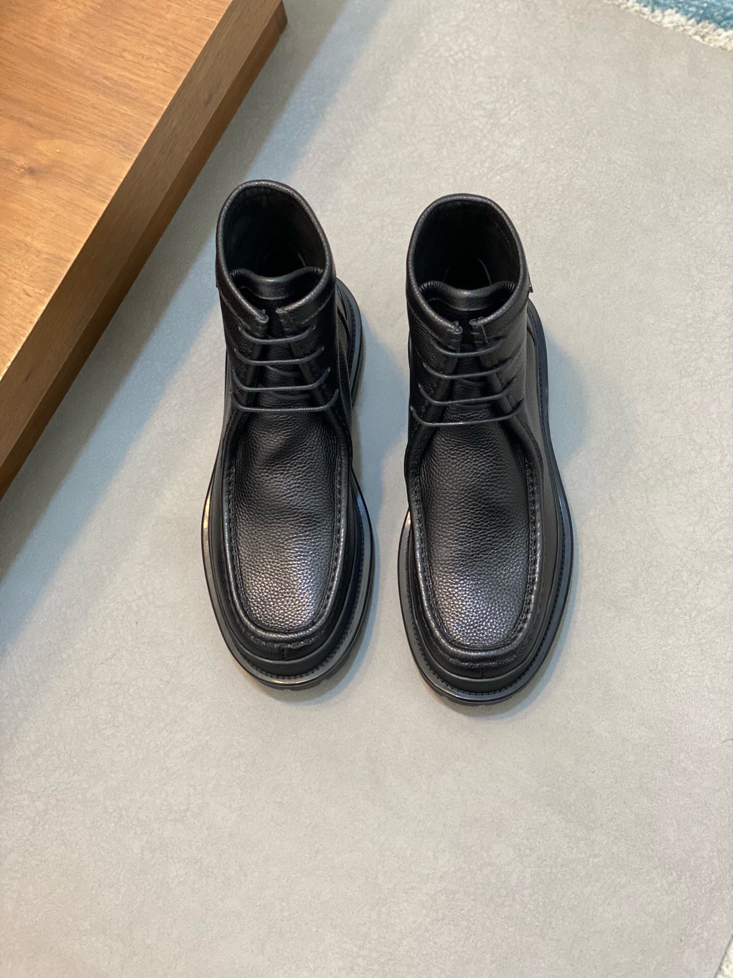 NO:217587,Brand Dior color original color matching number 39-44 customized 38.45 Price Material Dior high-top men's boots The same style as the counter is the original single quality. The original imported fabric is matched with the top layer cowhide inner cowhide foot pads. The foot is elegant and the foot is super elegant and perfect. The high-quality workmanship is 1:1 accurate reproduction. Pure handmade to create a comfortable wearing experience. New original thickened sole, DIOR men's boots, dior, dior, boots, cowhide19860909品牌Dior 颜色原版配色 码数39-44定做38.45 价格 材质迪奥高帮 男靴 专柜同款原单品质 优选原版进口布料搭配头层牛皮内里牛皮垫脚版型大气上脚超有气质完美的流线高品质做工1:1精准复刻 纯手工打造舒适的穿着体验新款原版加厚大底,DIOR男靴,dior,dior,boots,cowhide,Men's shoes