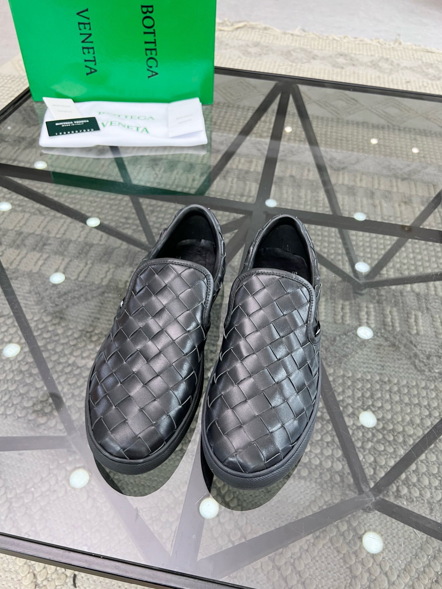 NO:218950,Brand BOTTEGA VENETA color original color matching code number 39-44 customized 38.45 price Material new style casual shoes!  High quality, real shot, simple design, rigorous workmanship, fine upper imported cowhide and handmade to create a fashionable headline cowhide foot pad   cowhide inner original outsole and fashionable footwear, BV casual shoes, bottega veneta, bottega veneta, cowhide19860909品牌BOTTEGA VENETA 颜色原版配色 码数39-44定做38.45 价格 材质宝缇嘉新款 休闲鞋！高质 实拍 简约设计做工严谨精细鞋面进口牛皮搭配手工制作打造出时尚头条牛皮垫脚 牛皮内里原版大底上脚时尚 大气,BV休闲鞋,bottega veneta,bottega veneta,cowhide,Men's shoes