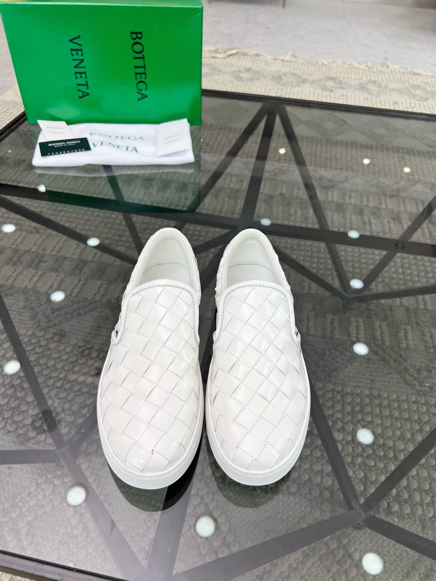 NO:217362,Brand BOTTEGA VENETA color original color matching code number 39-44 customized 38.45 price Material new style casual shoes!  High quality, real shot, simple design, rigorous workmanship, fine upper imported cowhide and handmade to create a fashionable headline cowhide foot pad   cowhide inner original outsole and fashionable footwear, BV casual shoes, bottega veneta, bottega veneta, cowhide19860909品牌BOTTEGA VENETA 颜色原版配色 码数39-44定做38.45 价格 材质宝缇嘉新款 休闲鞋！高质 实拍 简约设计做工严谨精细鞋面进口牛皮搭配手工制作打造出时尚头条牛皮垫脚 牛皮内里原版大底上脚时尚 大气,BV休闲鞋,bottega veneta,bottega veneta,cowhide,Men's shoes