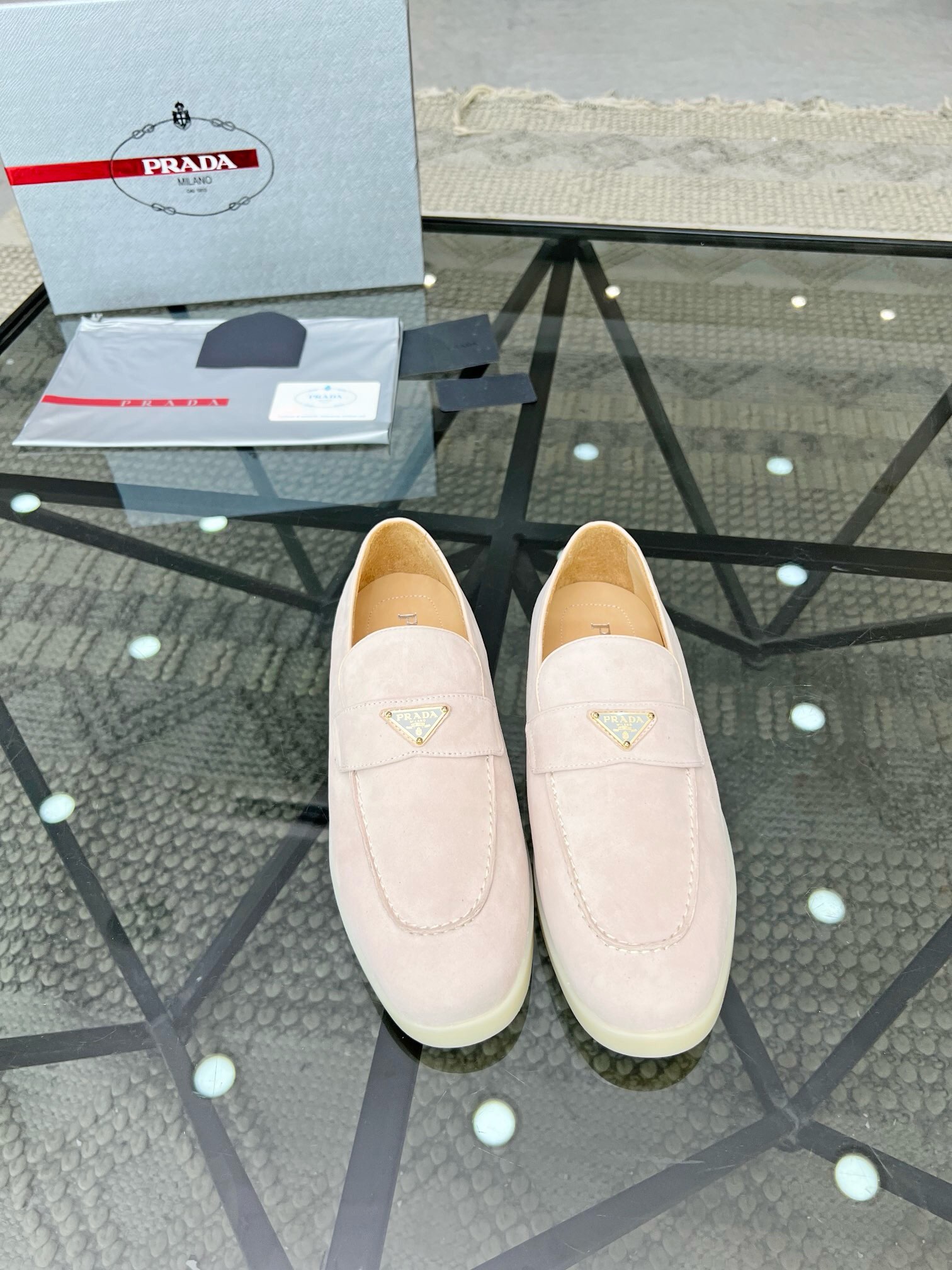 NO:217372,Brand PRADA color original color matching Size 39-44 Custom made 38.45 Price Material Prada new style casual shoes lazy footwear Ultra-high quality luxury material selection upper is made of imported cowhide   cowhide inner pure handmade for comfortable wearing experience original rubber outsole, Prada, prada, prada, cowhide19860909品牌PRADA 颜色原版配色 码数39-44定做38.45 价格 材质普拉达新款 休闲鞋懒人套脚鞋 超高品质奢华选材鞋面采用进口牛皮搭配 牛皮内里纯手工打造只为舒适的穿着体验原版橡胶大底,普拉达,prada,prada,cowhide,Men's shoes