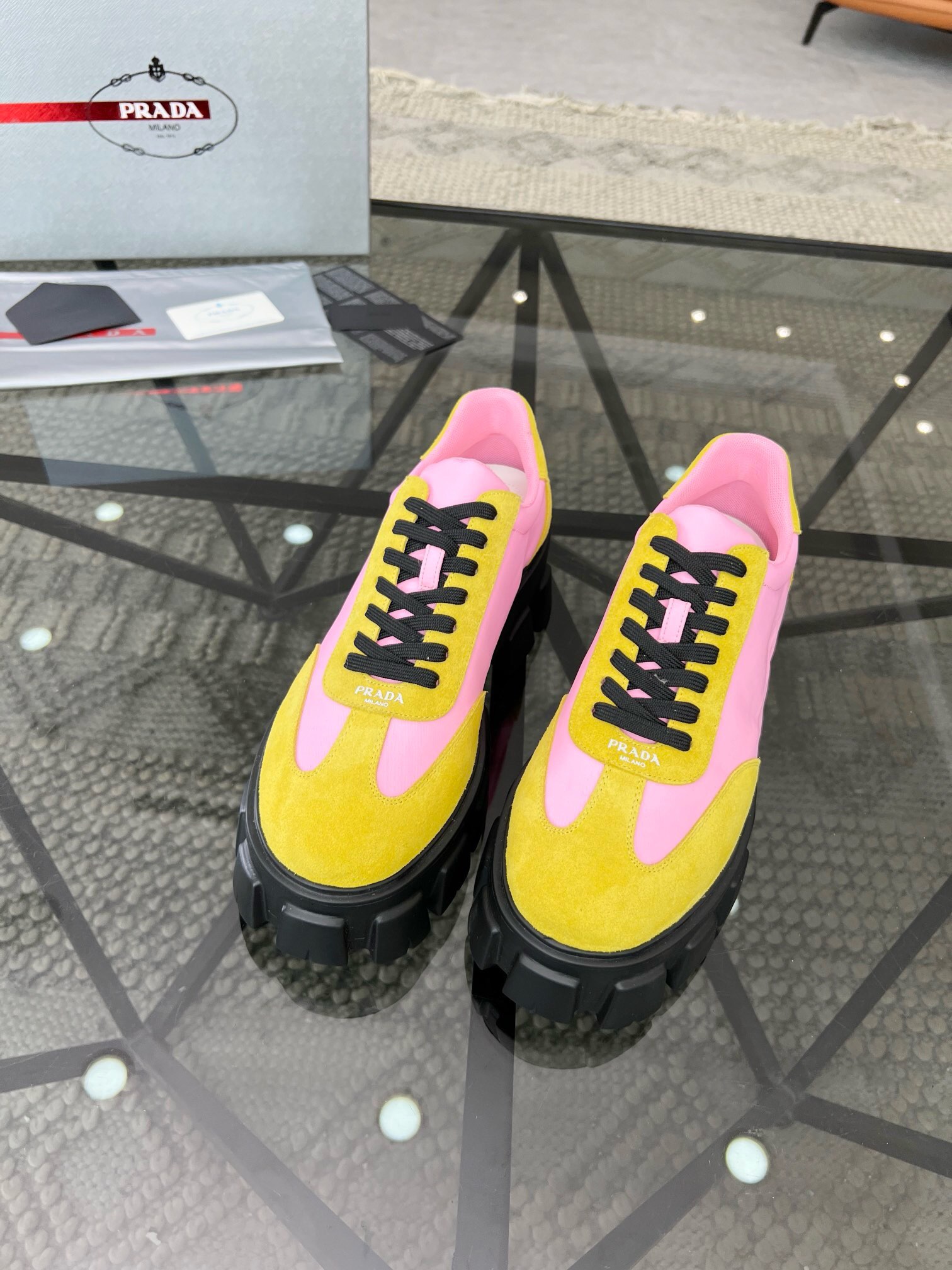 NO:218940,Brand P R A D A Color Original Color Number 38-44 Customized 45 Price Material Prada New Style Casual Shoes Super High Quality Original Single Version Luxury Material Selection Upper is made of cowhide with mesh fabric   cowhide foot pads purely handmade for comfortable wearing experience Original special sole, Prada, prada, cowhide19860909品牌P R A D A 颜色原版配色 码数38-44定做45 价格 材质普拉达新款 休闲鞋超高品质 原单·版本奢华选材鞋面采用牛皮搭配网布面料 牛皮垫脚纯手工打造只为舒适的穿着体验原版特供大底,普拉达,prada,cowhide,Men's shoes