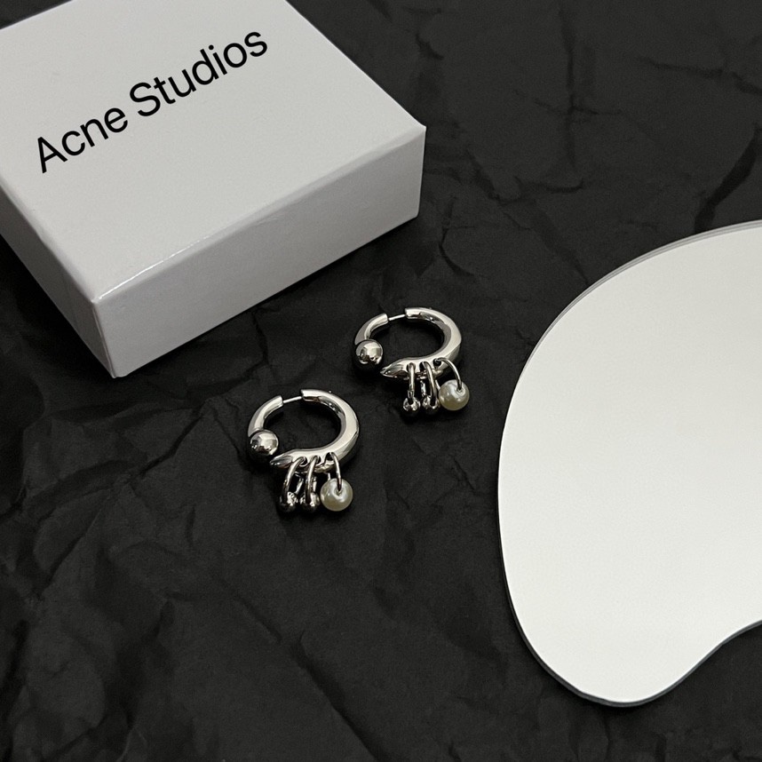 】Acne Studios 来自🇸🇪瑞典小众 圆圈珍珠耳环 高端定制  简单大方 华丽登场，很难见到如此
