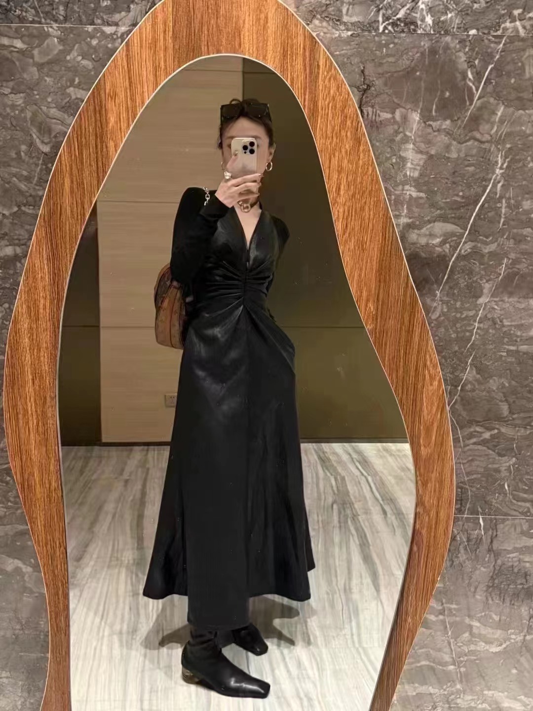 High-Quality Women’s Outfits with Fragrance Dust-Proof Bags and Modern Styles