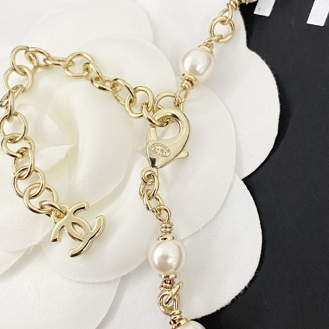 CHAN 24 Double C Star Pearl Necklace - Elegant & Playful Design 8 i1728893499 3924 5