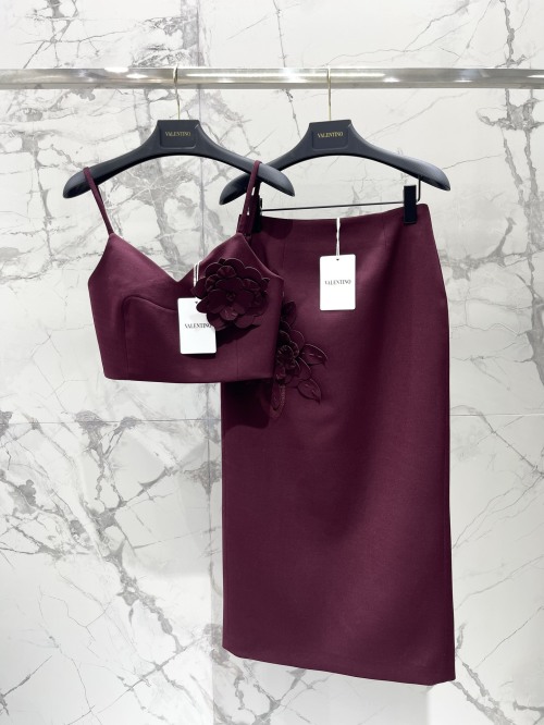 Valentino Handmade Floral Skirt Set - Chic, Unique Design, Slim Fit 1 Valentino Handmade Floral Skirt Set - Chic, Unique Design, Slim Fit
