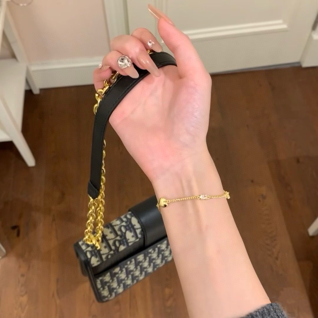 “YSL San Roland: 1961 Luxury Fashion Brand with High-Quality Gold & Silver Bands” - 图片 2